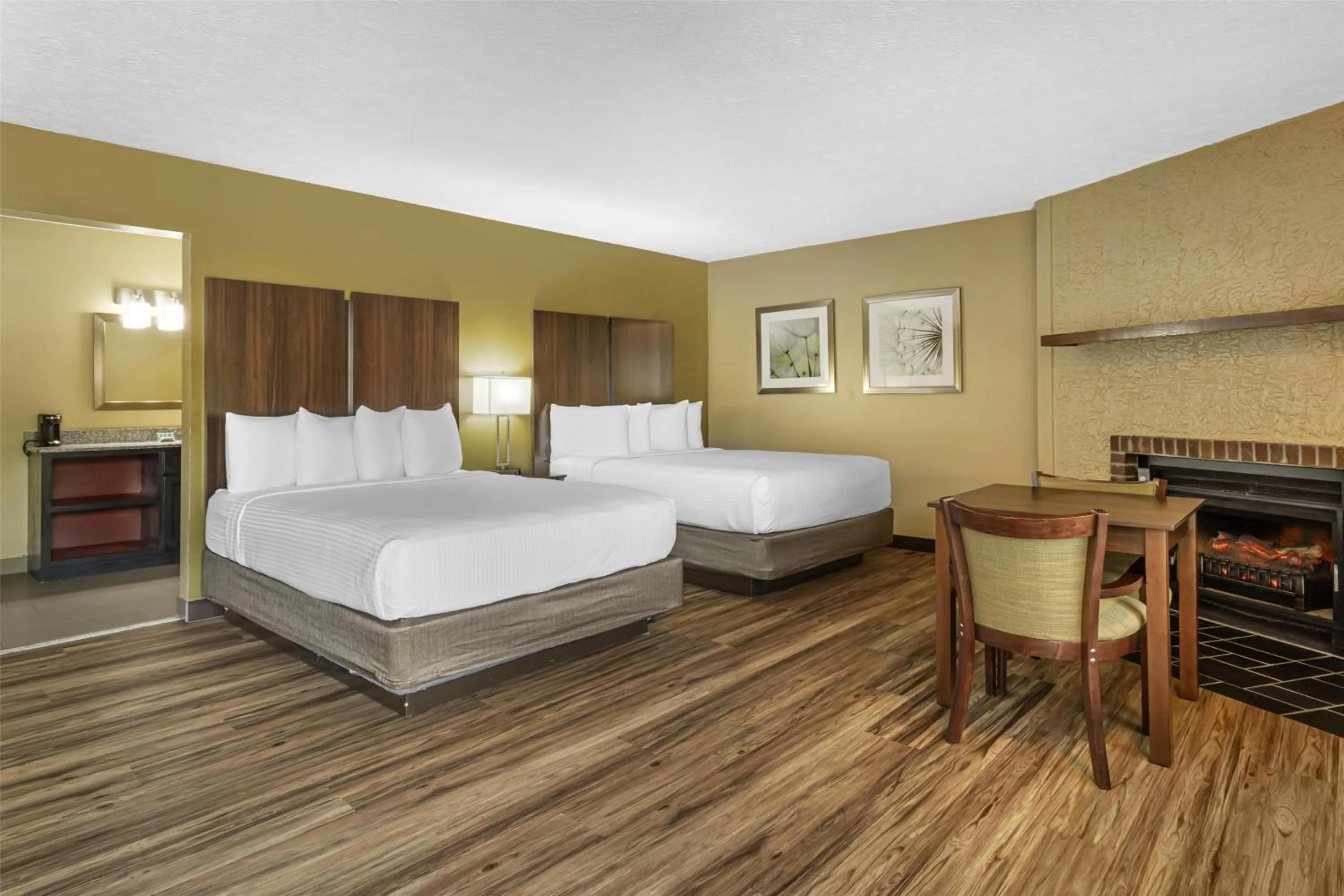 Bedroom, Bed in Best Western Plaza Inn