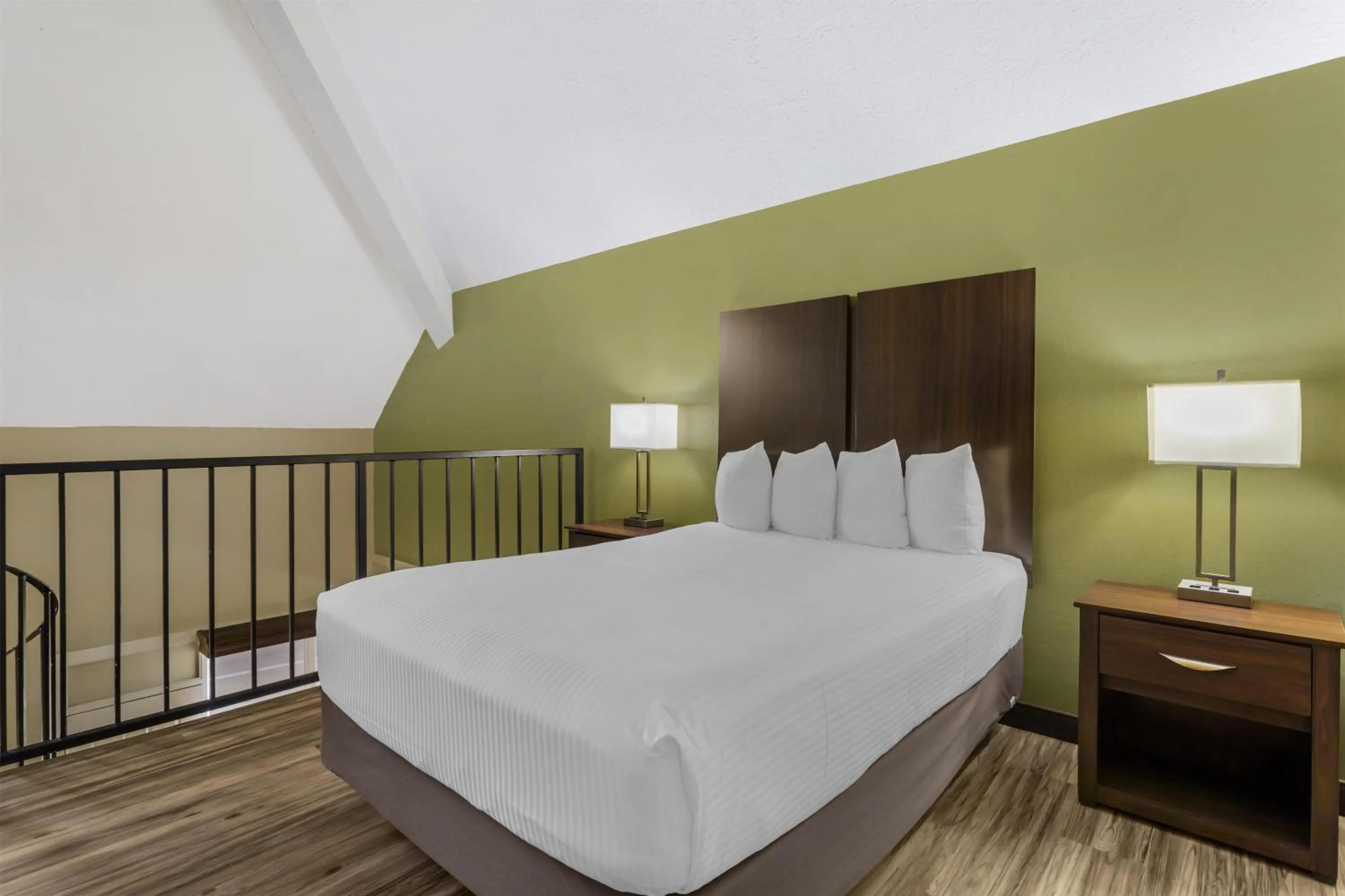 Bedroom, Bed in Best Western Plaza Inn