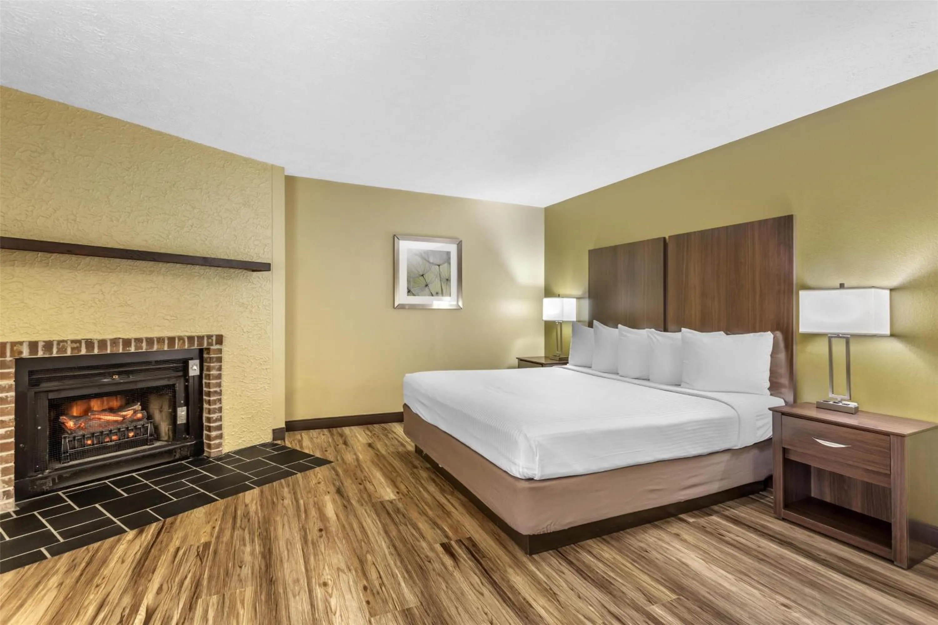 Bedroom, Bed in Best Western Plaza Inn