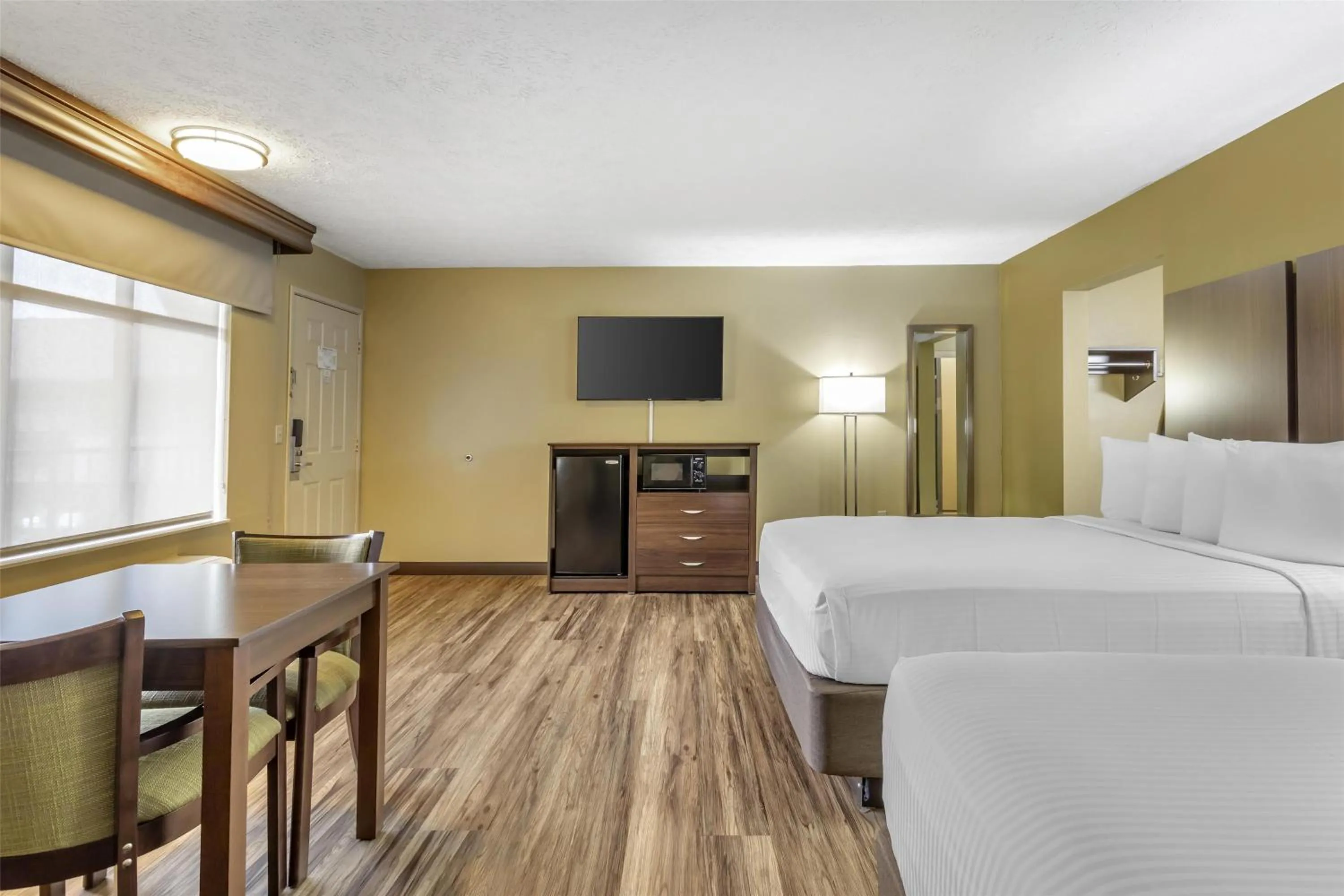 Bedroom, Bed in Best Western Plaza Inn