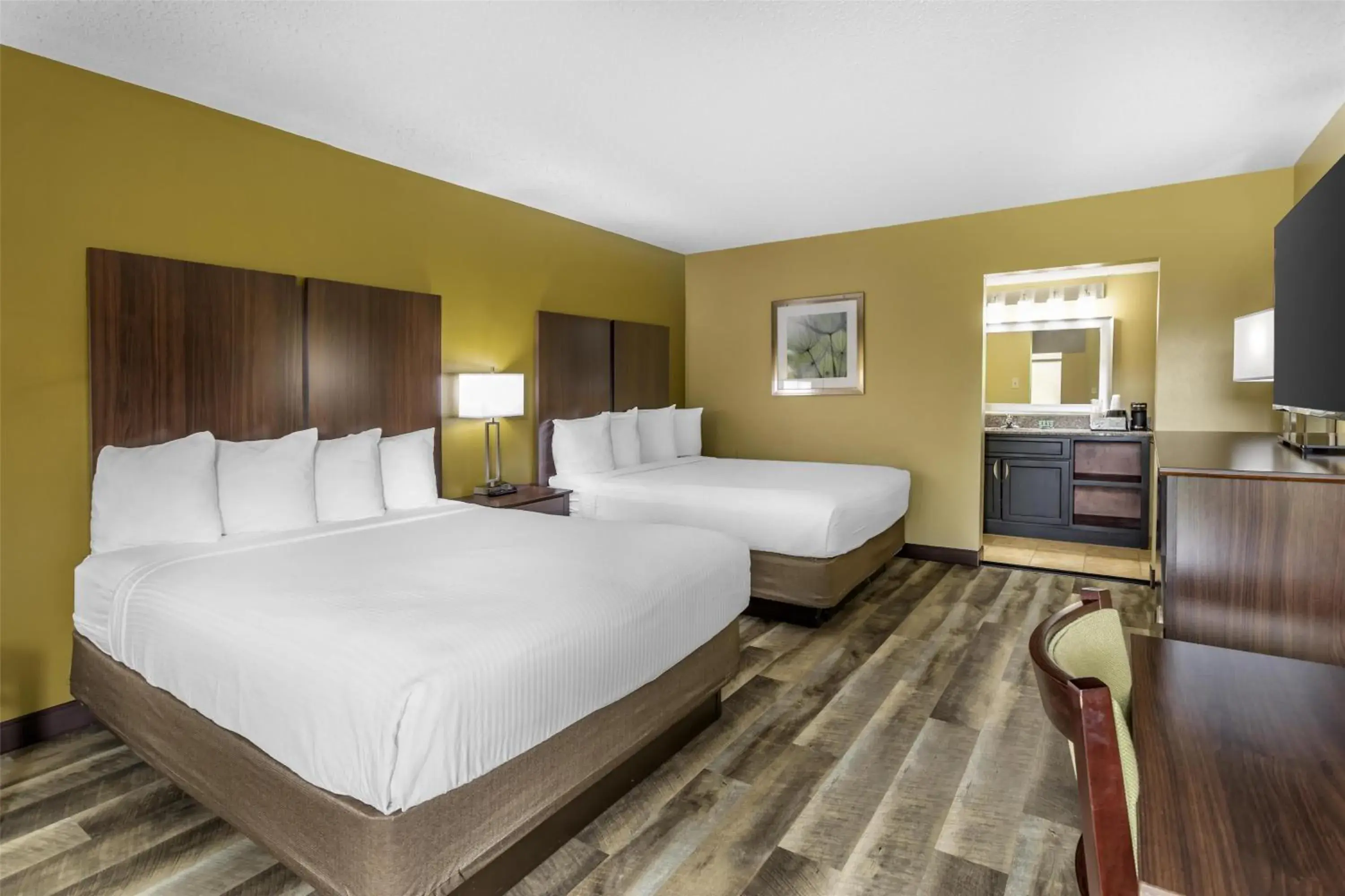 Queen Room with Two Queen Beds - Non-Smoking in Best Western Plaza Inn Queen Room with Two Queen Beds - Non-Smoking in Best Western Plaza Inn