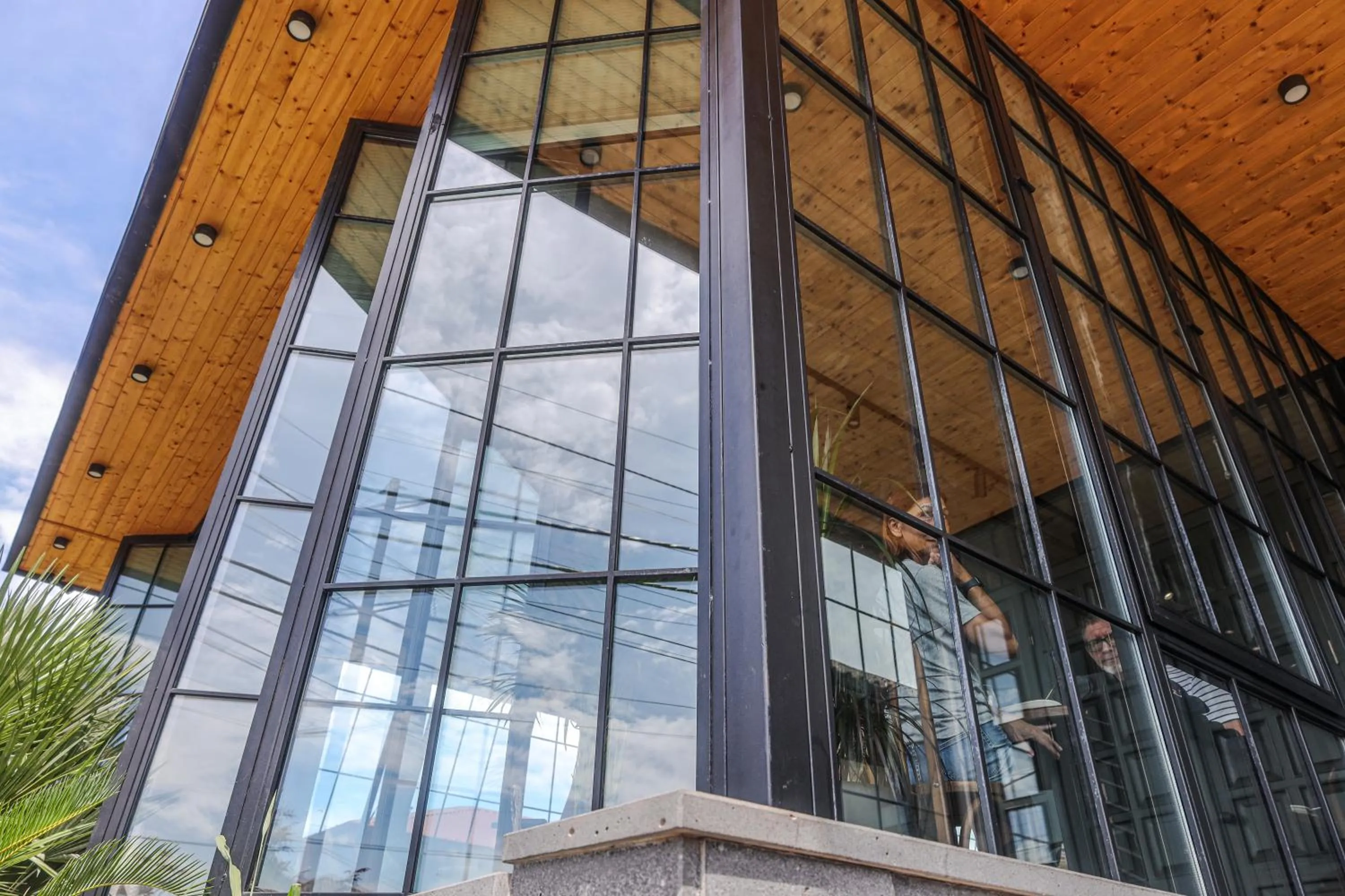 Restaurant/places to eat in Level Up Hotel & Restaurant