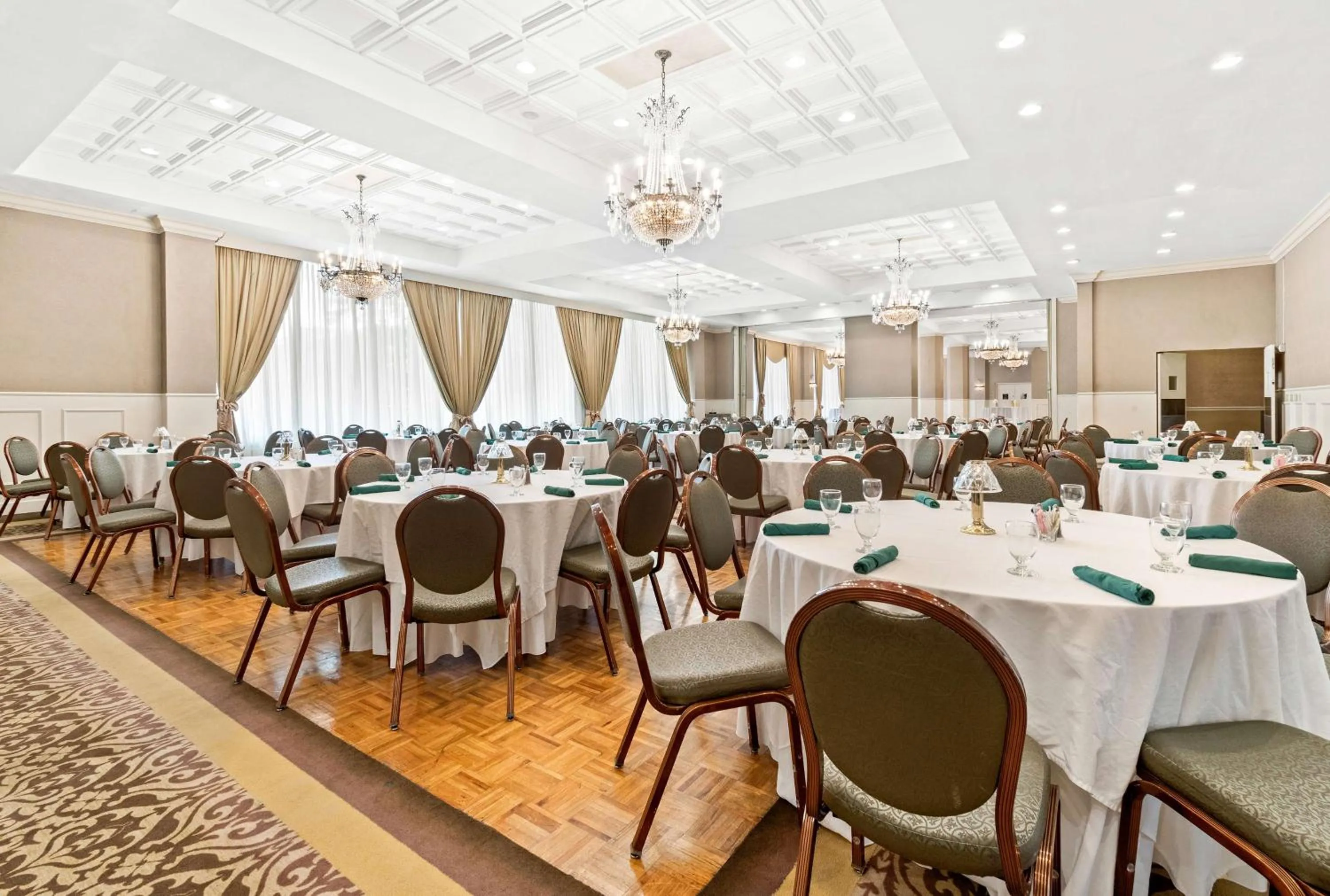 Banquet/Function facilities in Genetti Hotel, SureStay Collection by Best Western