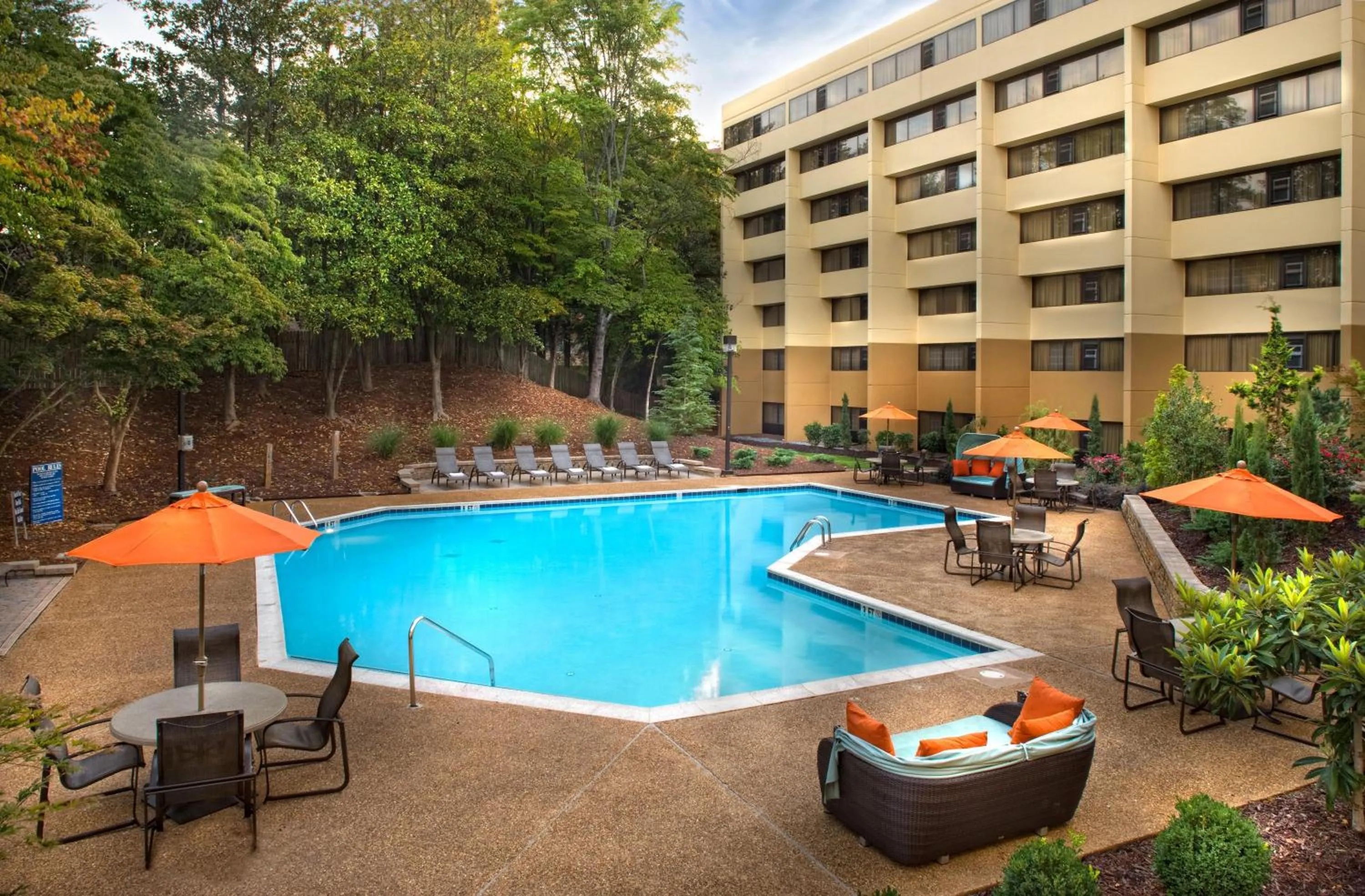 Swimming pool in Hyatt Regency Suites Atlanta Northwest