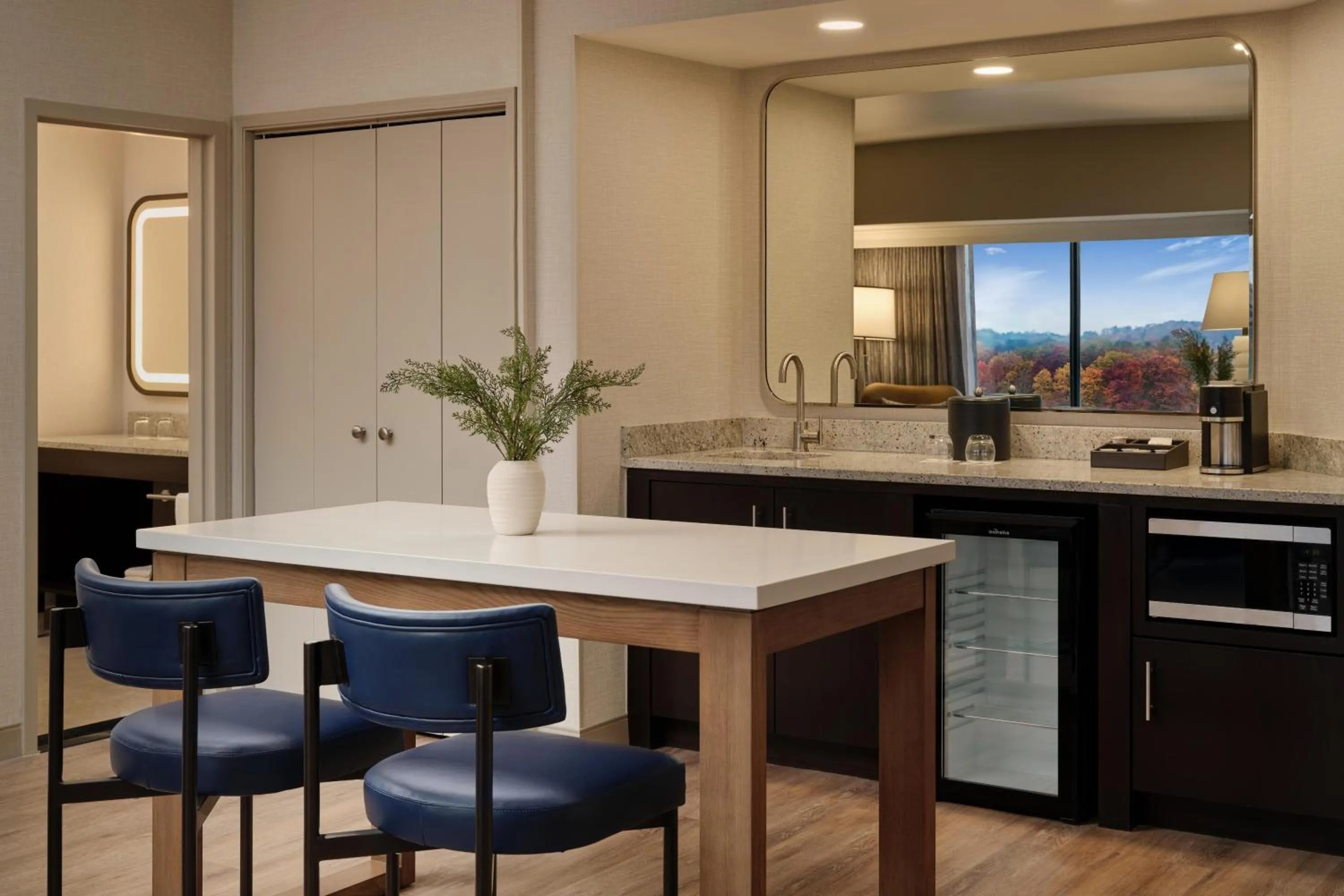 Photo of the whole room in Hyatt Regency Suites Atlanta Northwest