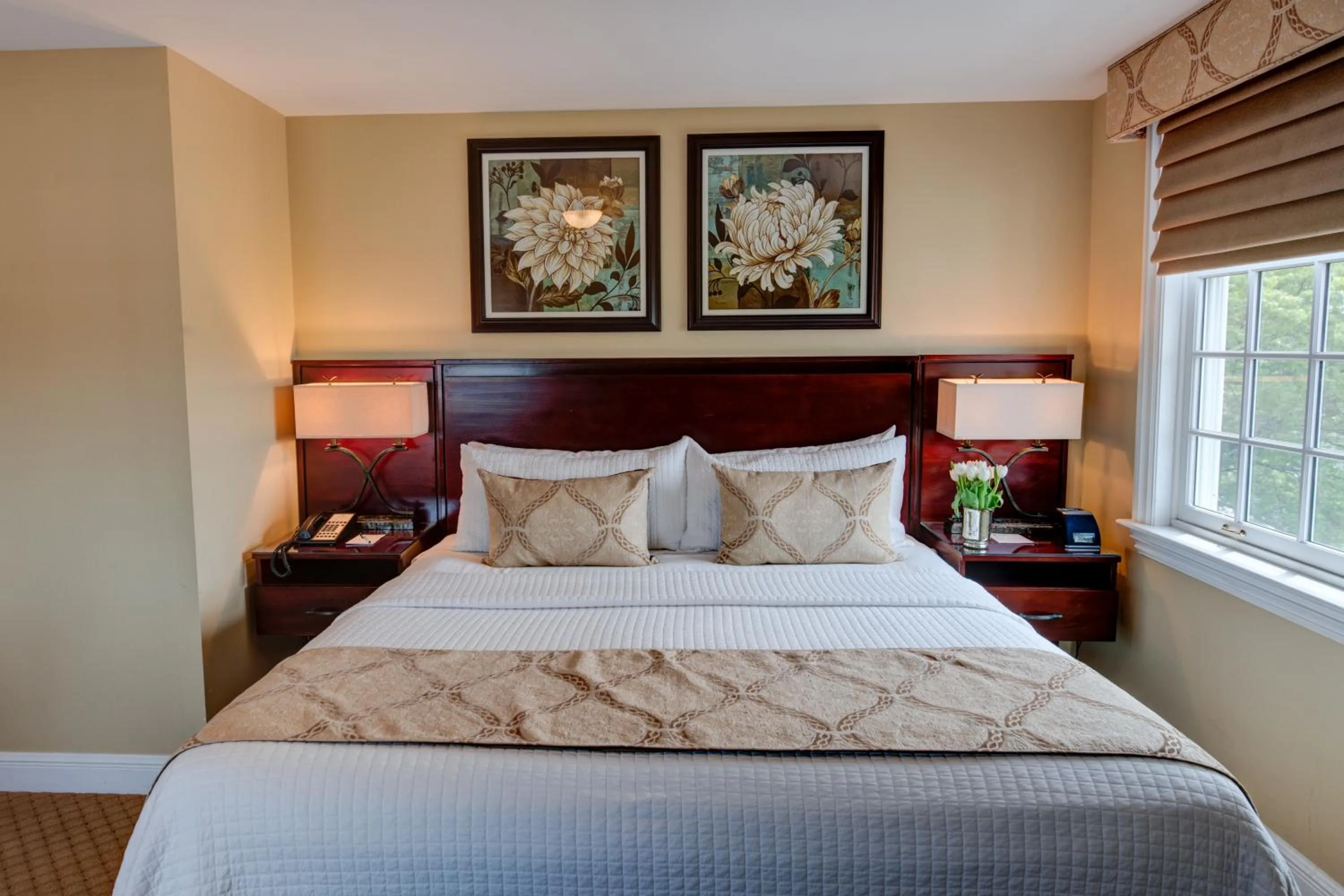 Bedroom, Bed in Nassau Inn