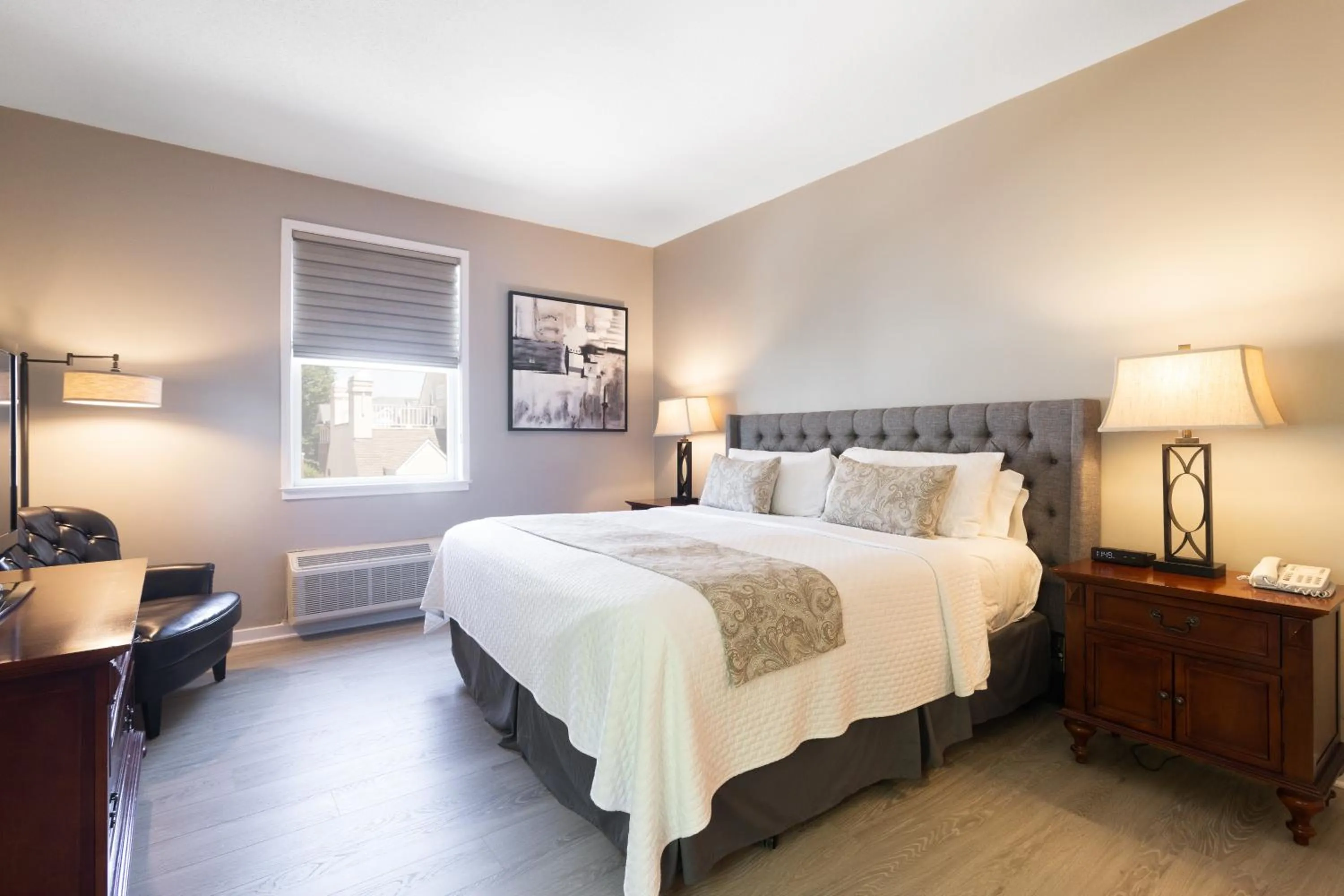 Bedroom, Bed in Nassau Inn