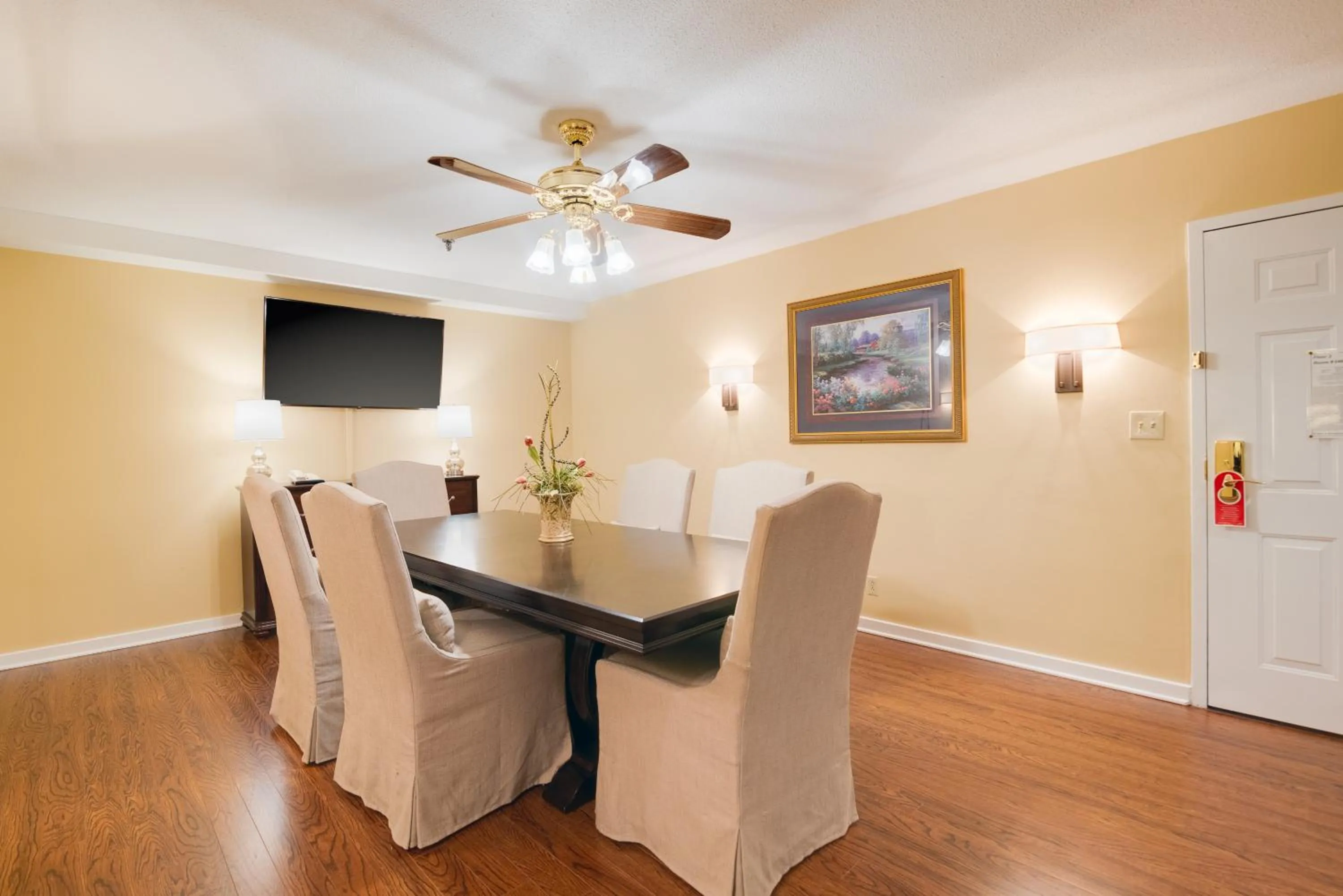 Dining area in Nassau Inn