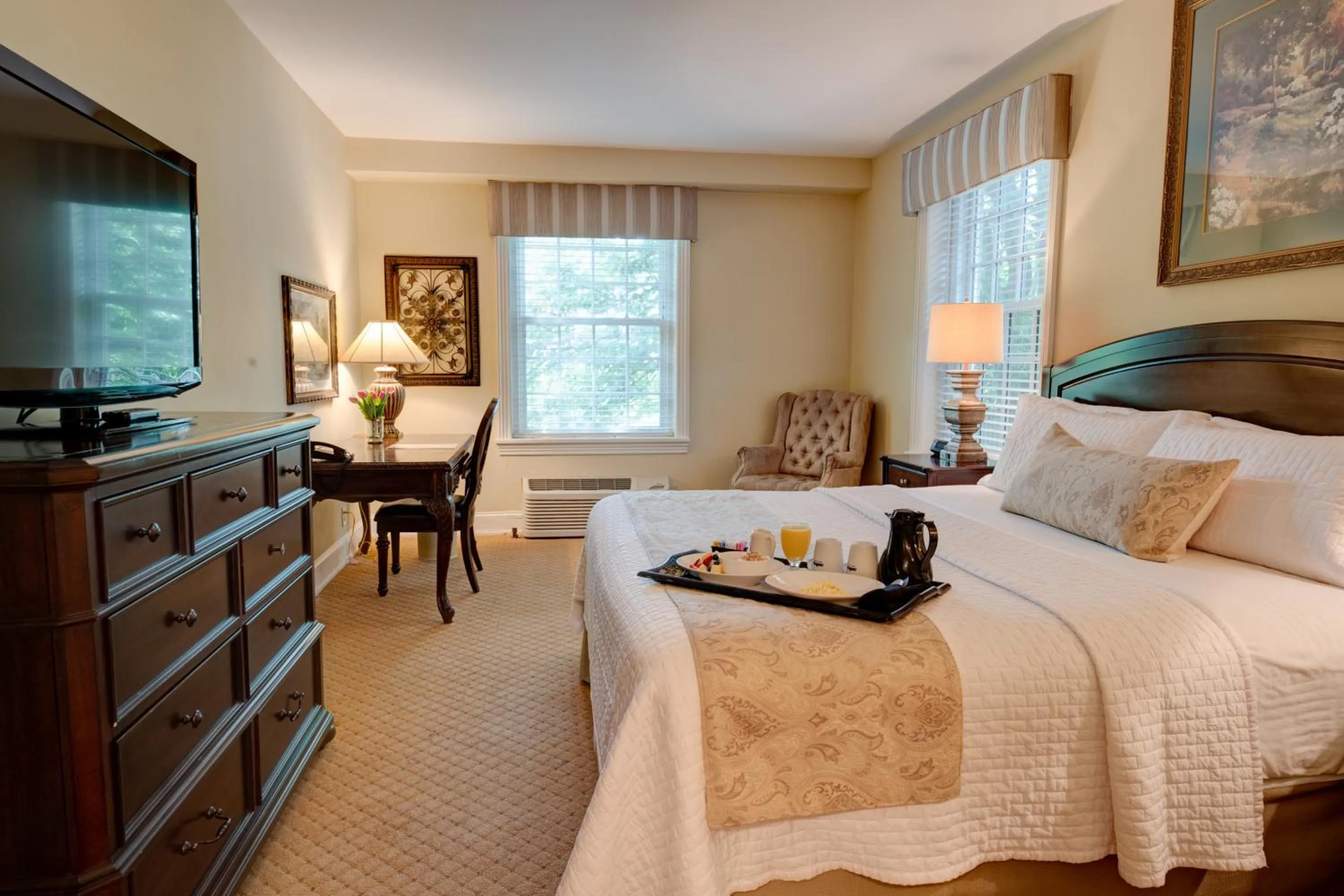 Bedroom, Bed in Nassau Inn