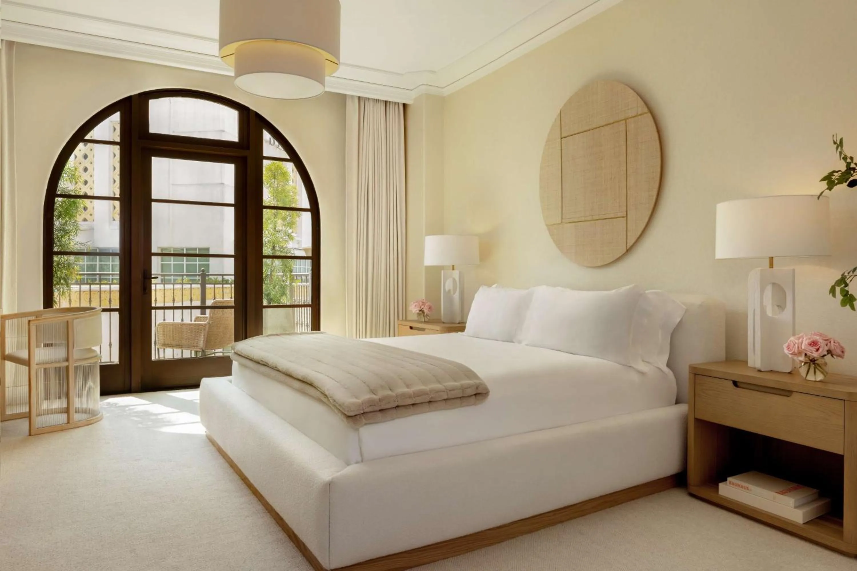 Photo of the whole room, Bed in The Maybourne Beverly Hills, Maybourne