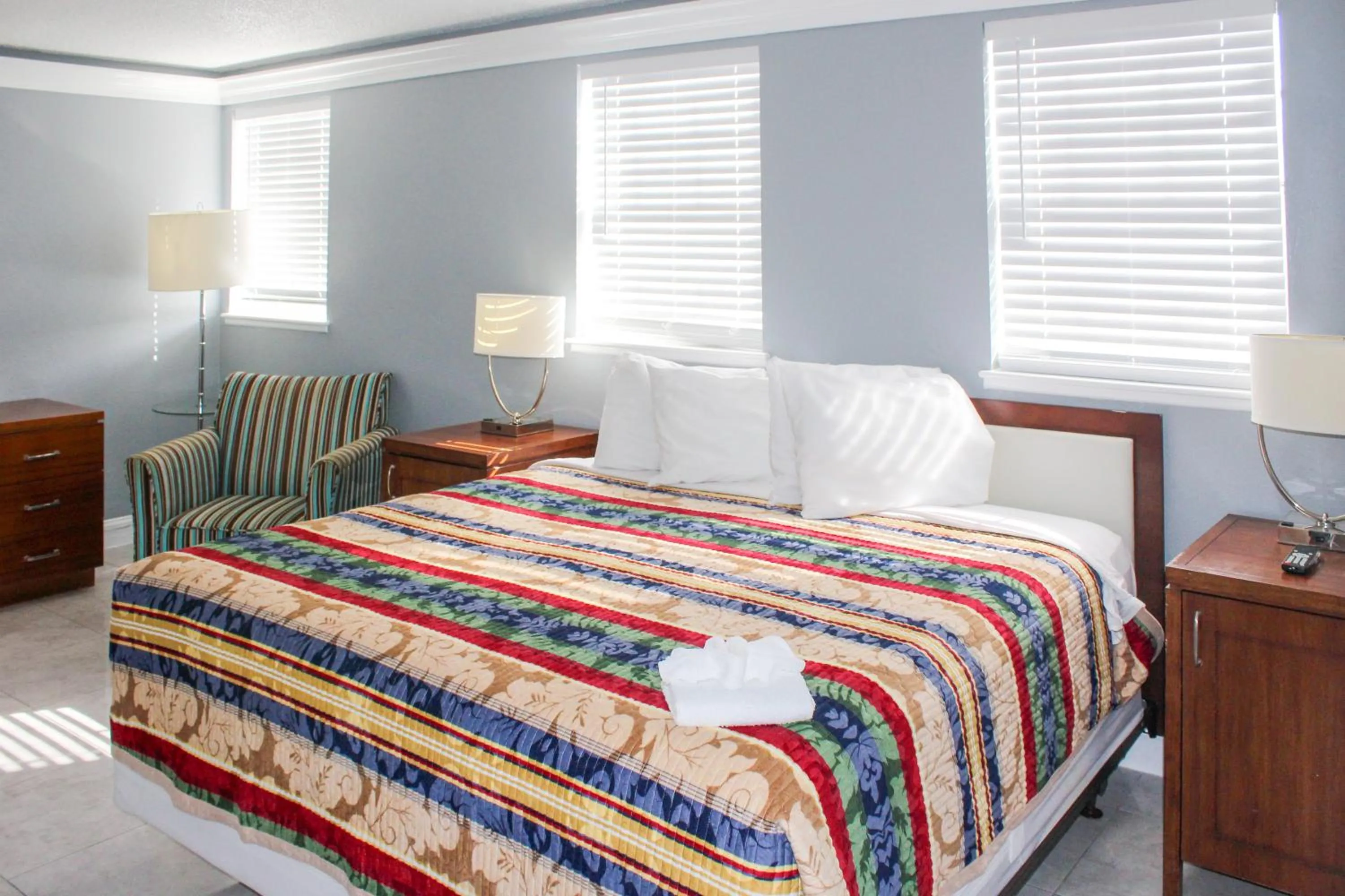 Bed in APM Inn & Suites - Jacksonville