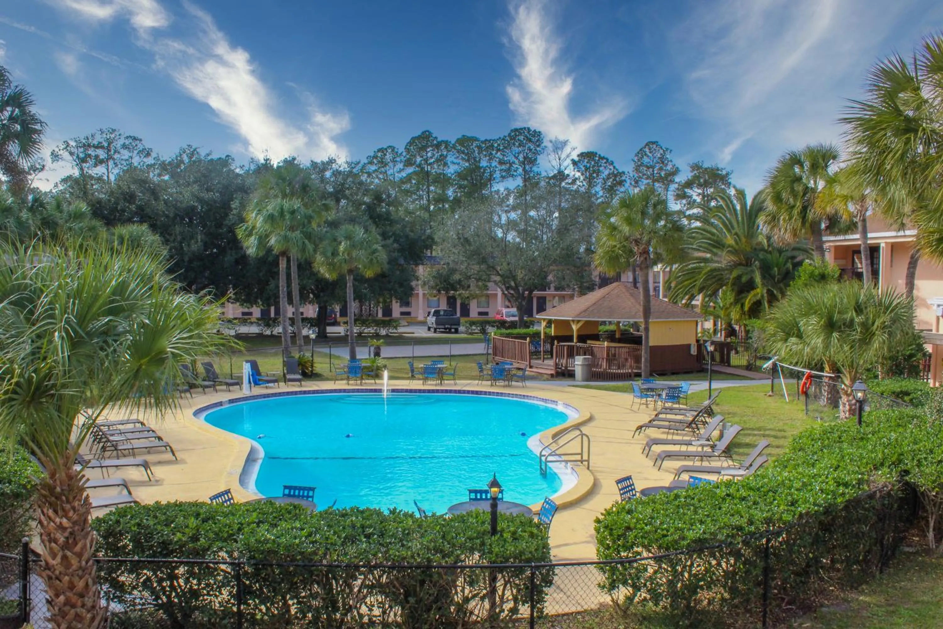 Swimming Pool in APM Inn & Suites - Jacksonville
