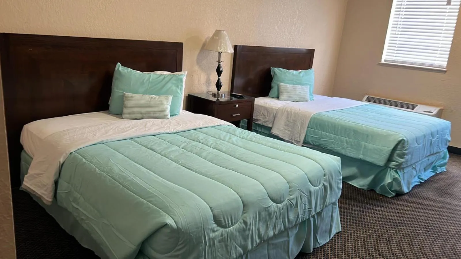 Bed in APM Inn & Suites - Jacksonville