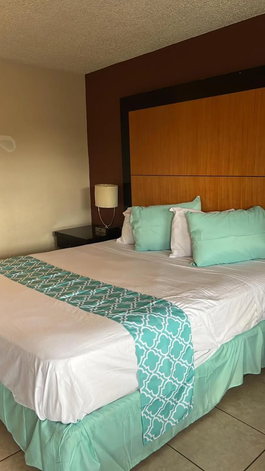 Bed in APM Inn & Suites - Jacksonville