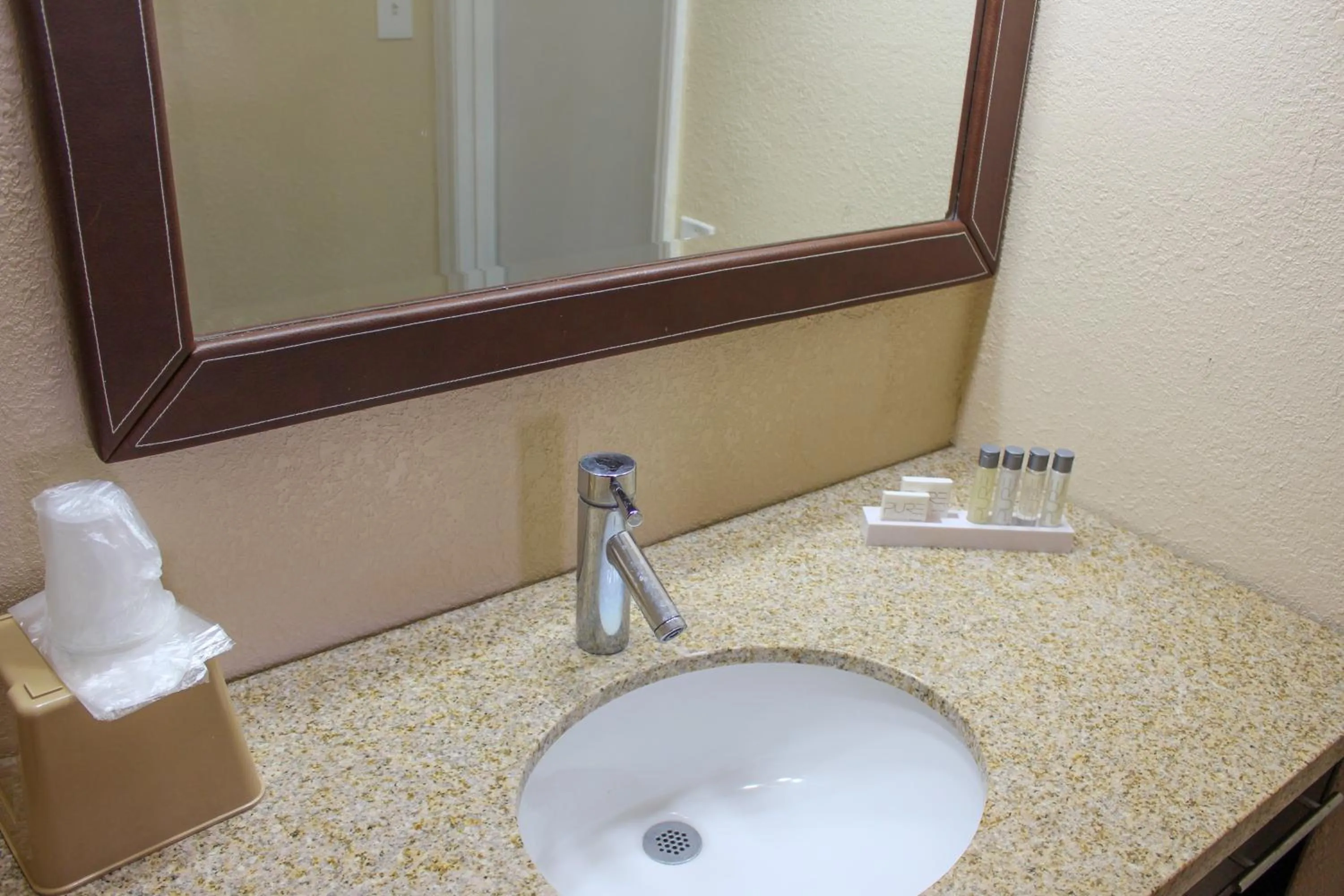 Bathroom in APM Inn & Suites - Jacksonville