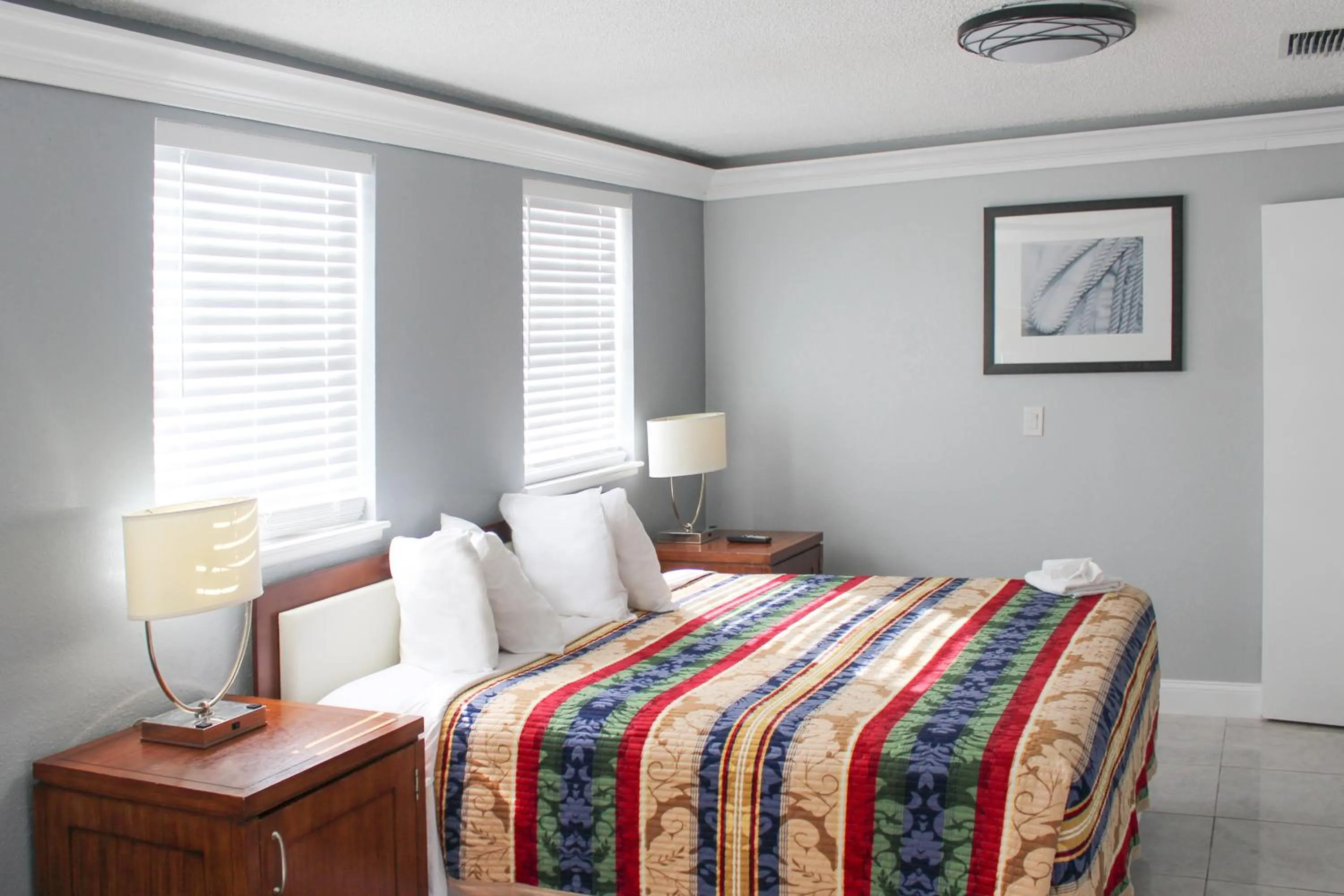 Bed in APM Inn & Suites - Jacksonville