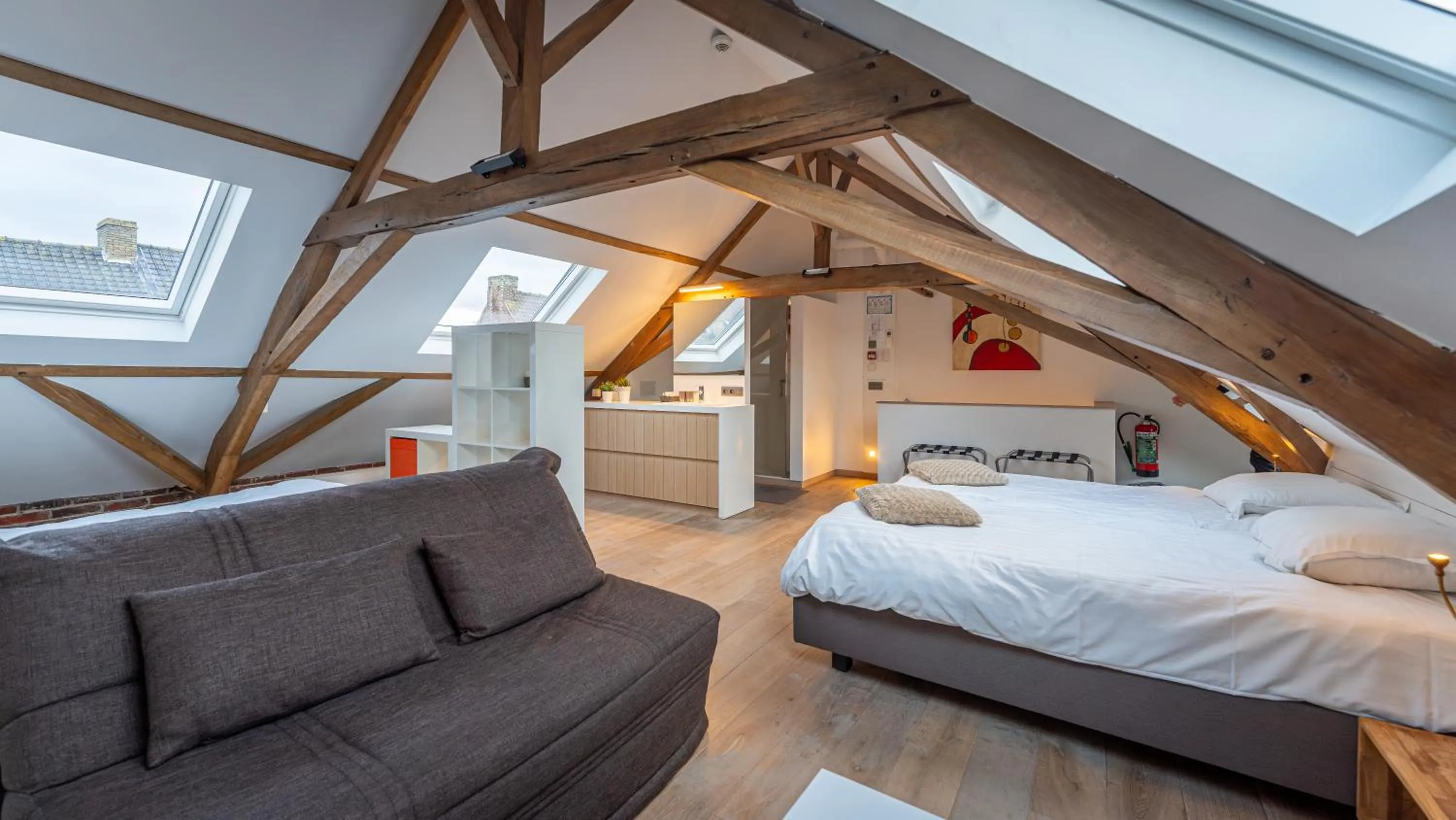 Photo of the whole room, Bed in Maison de la Paix