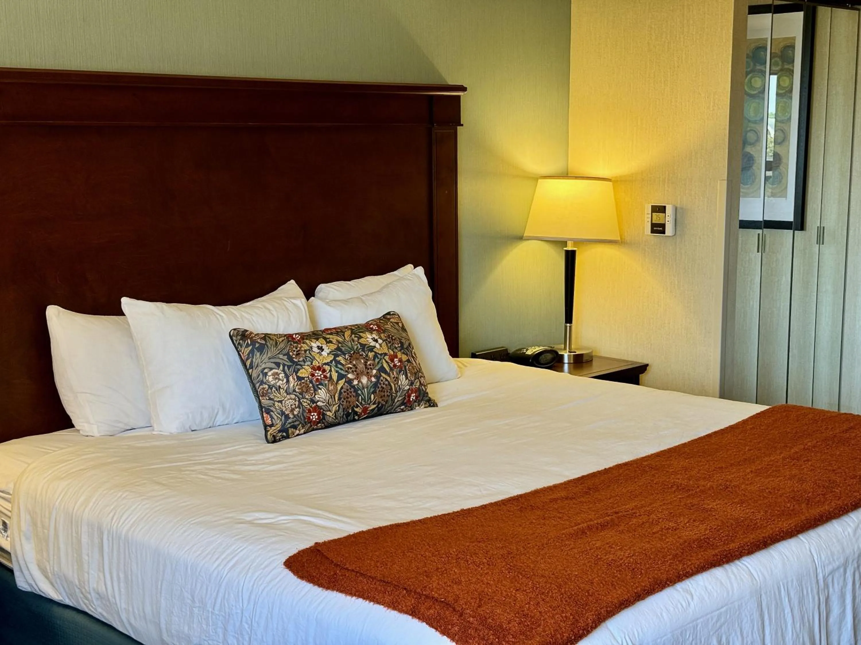 Bed in Troy Inn & Suites