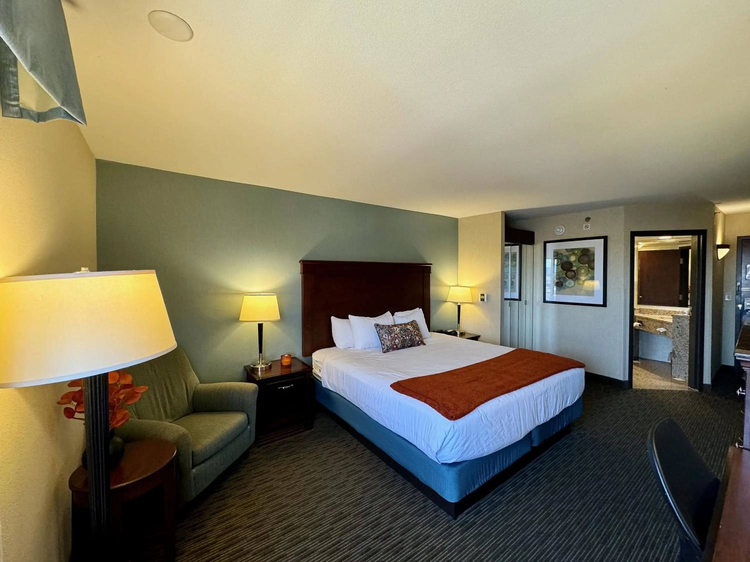 Bed in Troy Inn & Suites