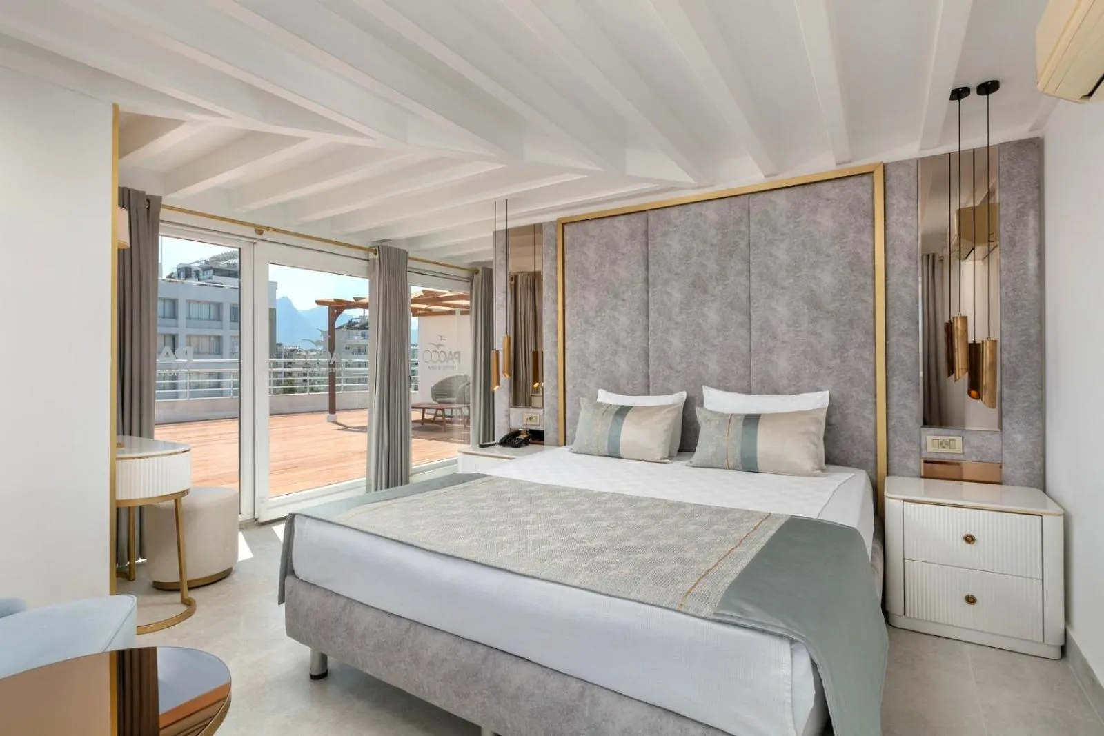 Bedroom, Bed in Reo Hotel