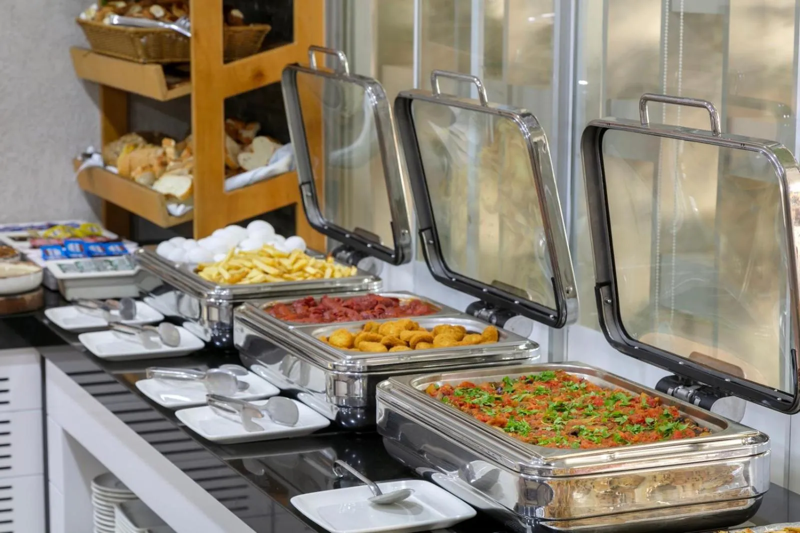 Food and drinks in Reo Hotel