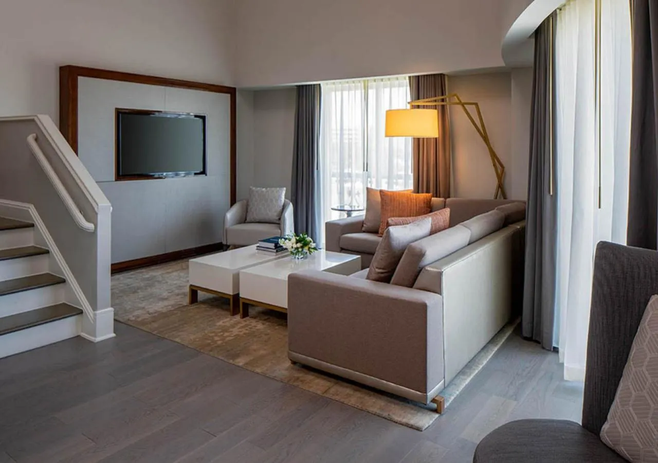 Living room in Hotel Crescent Court