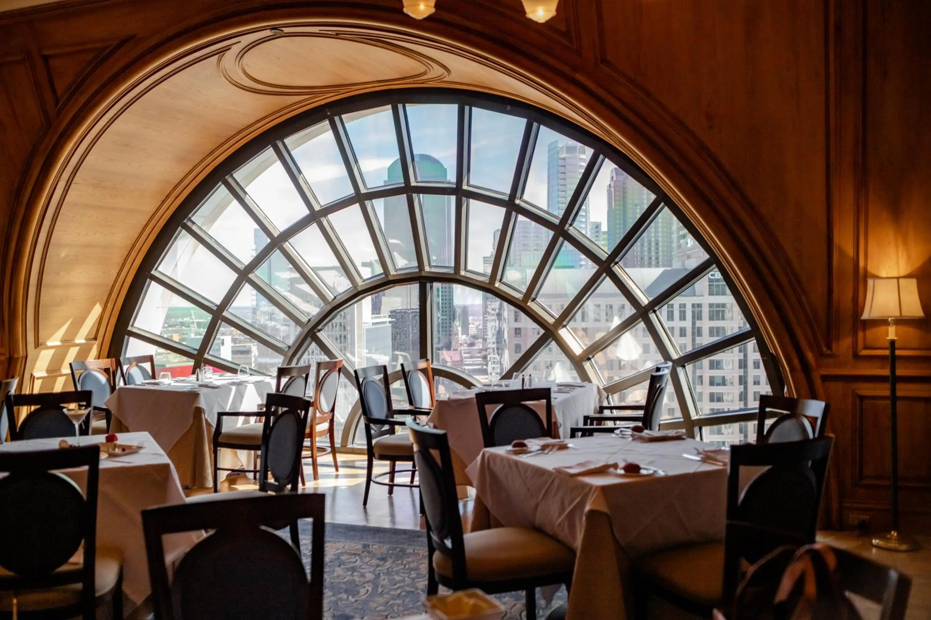 Restaurant/places to eat in Hotel Crescent Court