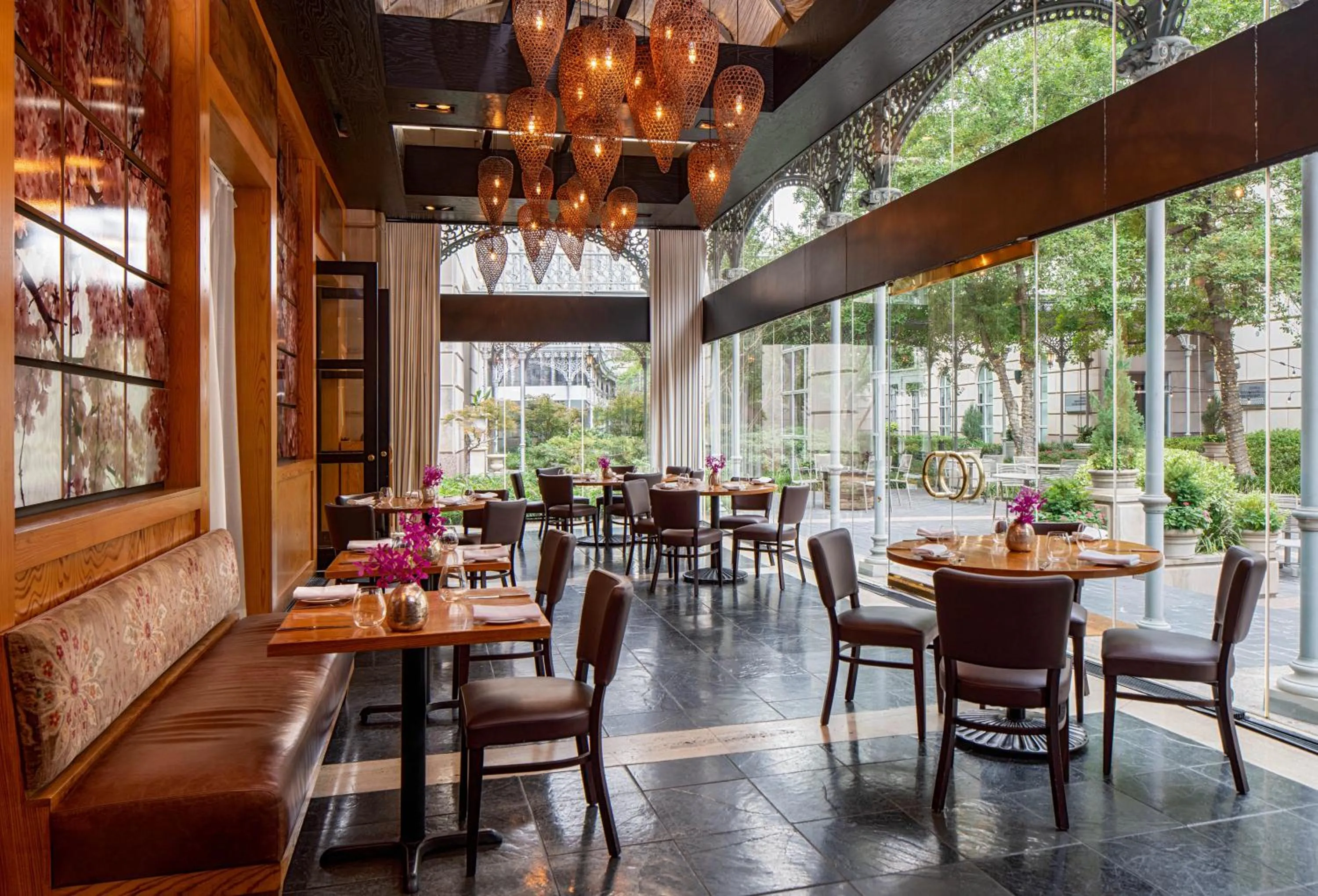 Restaurant/places to eat in Hotel Crescent Court