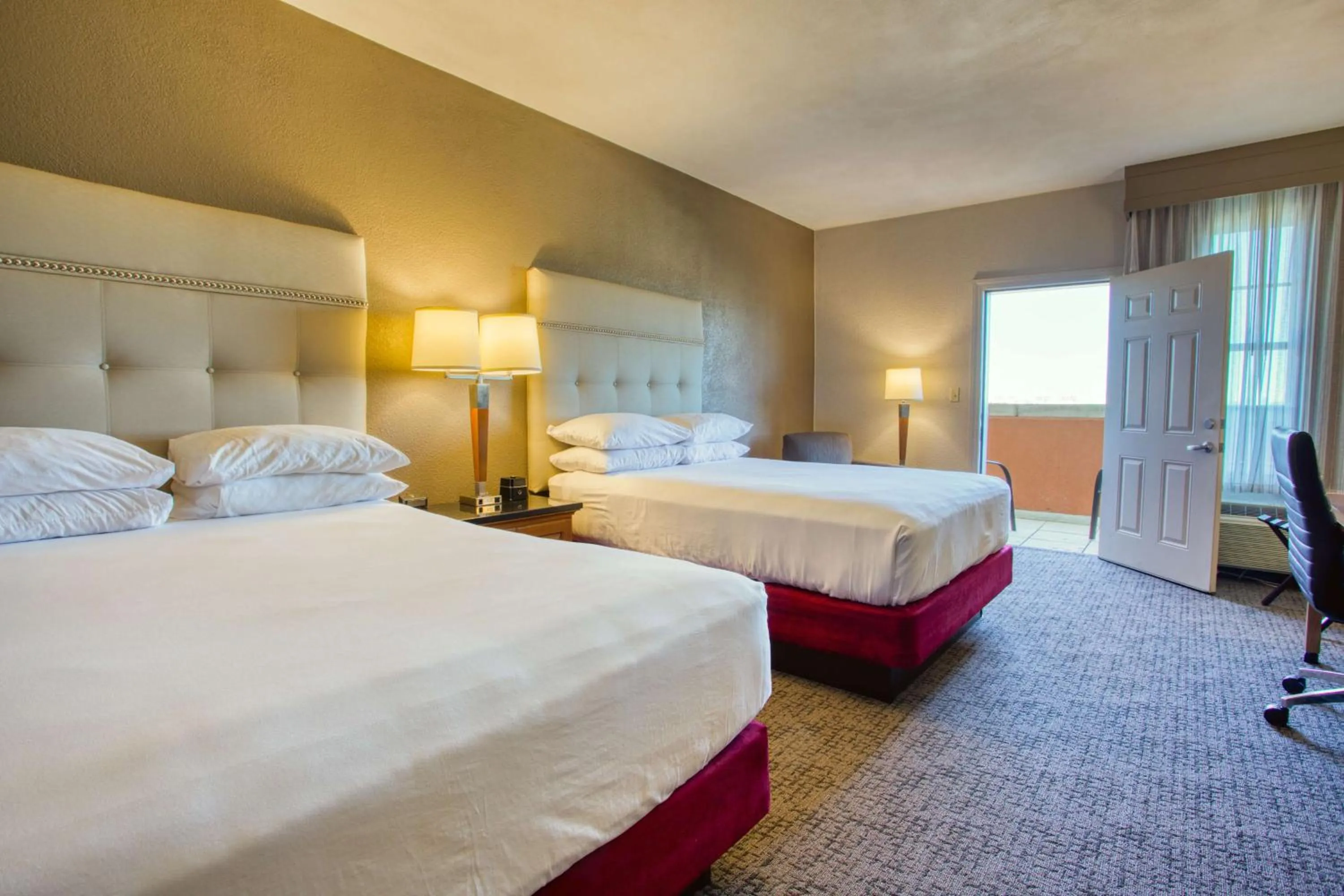 Bedroom, Bed in Drury Inn & Suites San Antonio Near La Cantera