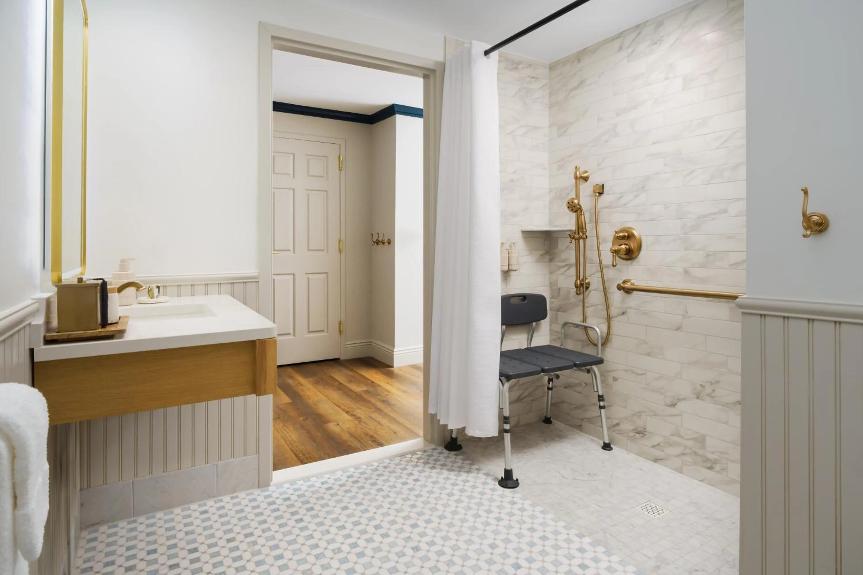 Bathroom, Bed in Nittany Lion Inn