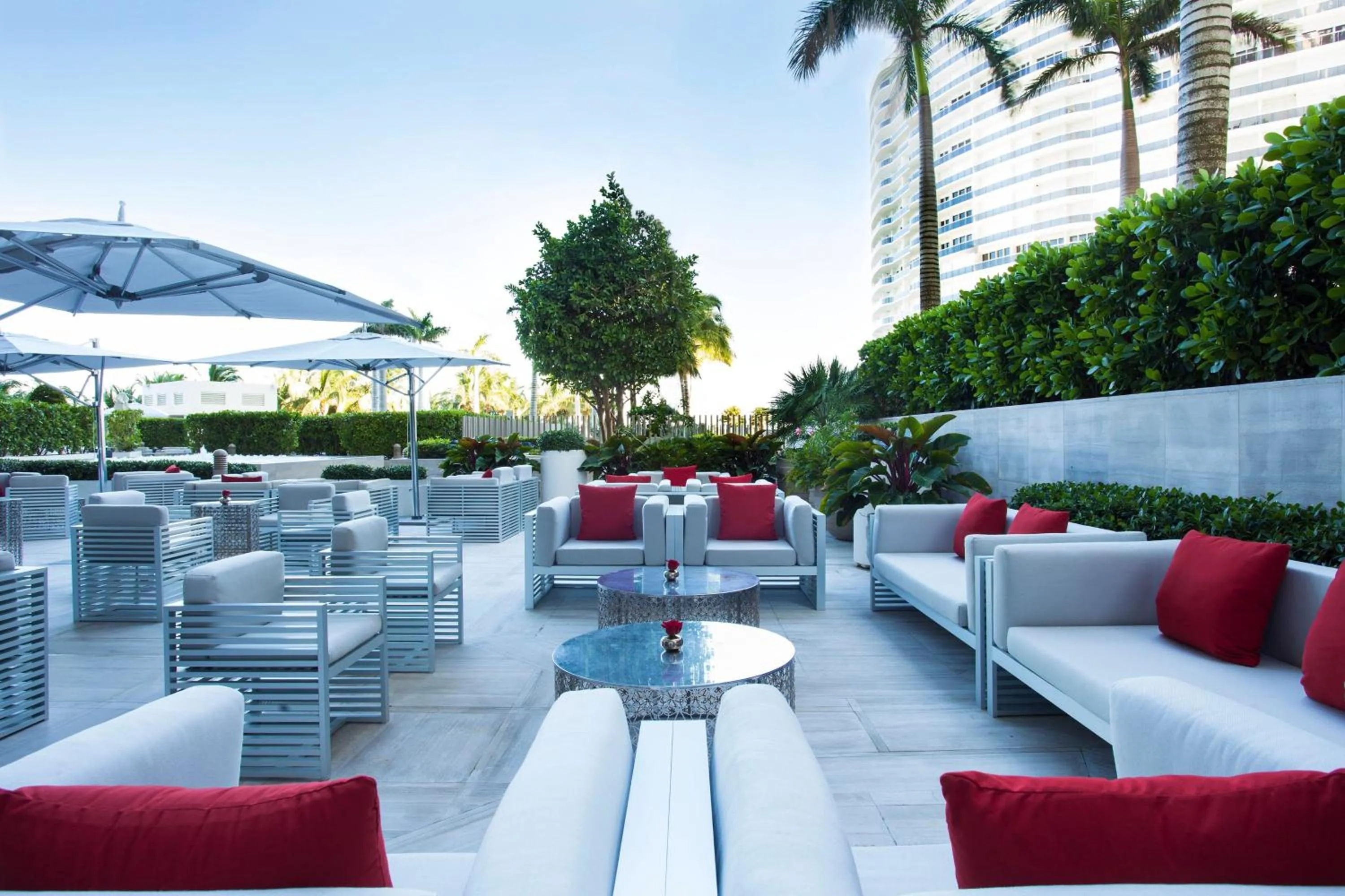 Lounge or bar in The St. Regis Bal Harbour Resort