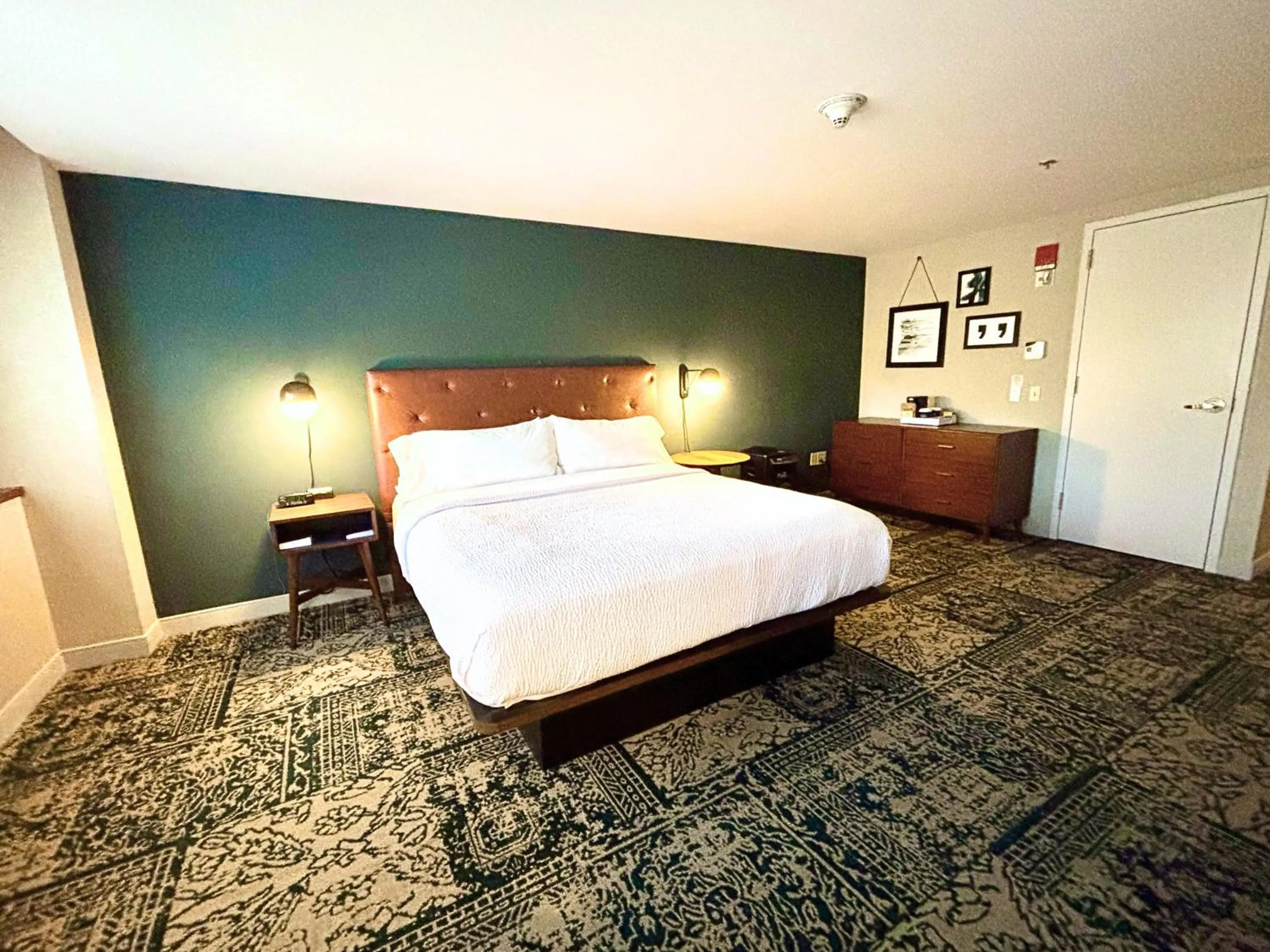 Bed in Four Points by Sheraton Norwood Conference Center