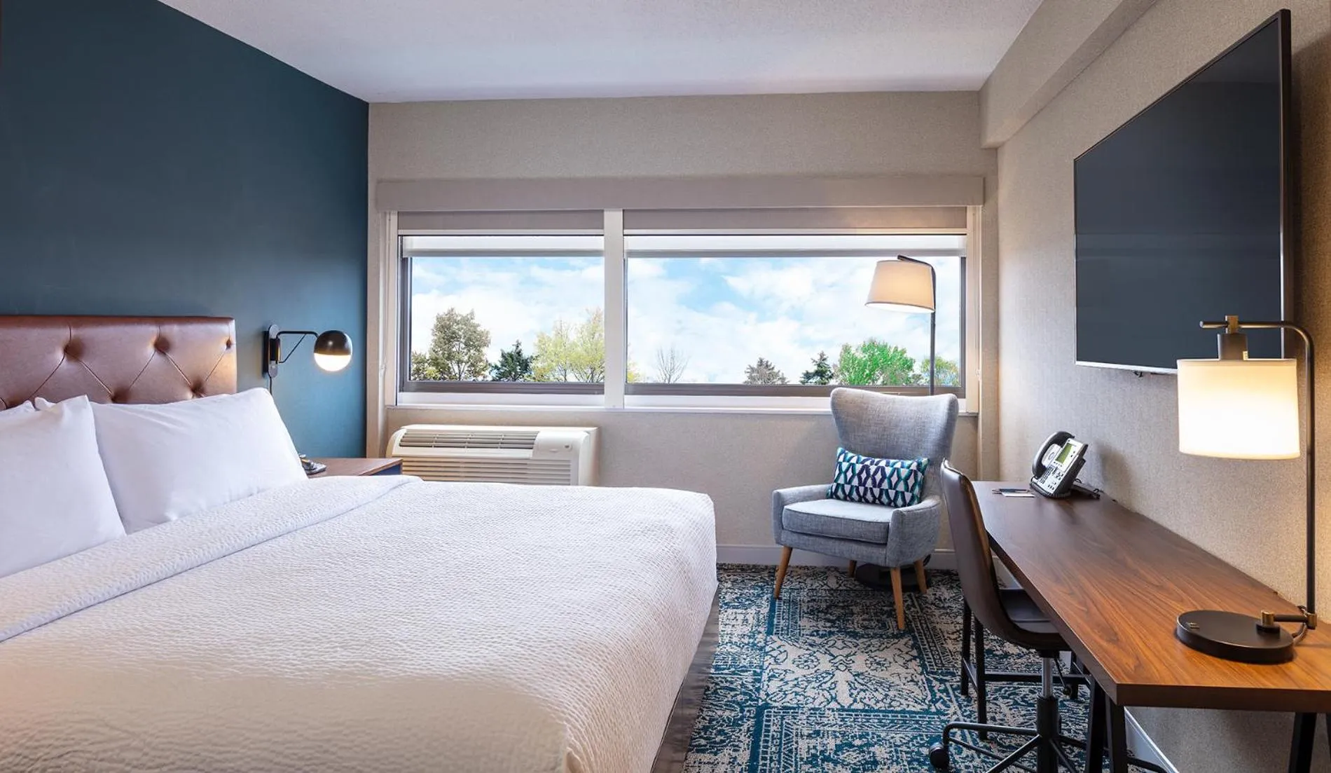 Bed in Four Points by Sheraton Norwood Conference Center