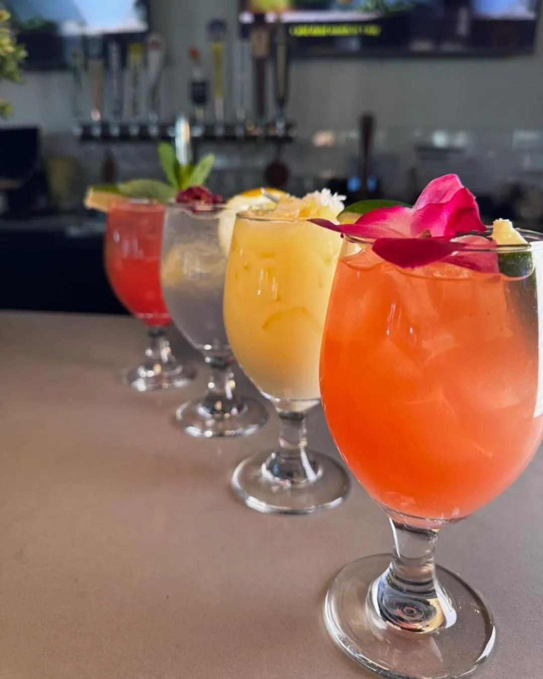 Lounge or bar in Four Points by Sheraton Norwood Conference Center