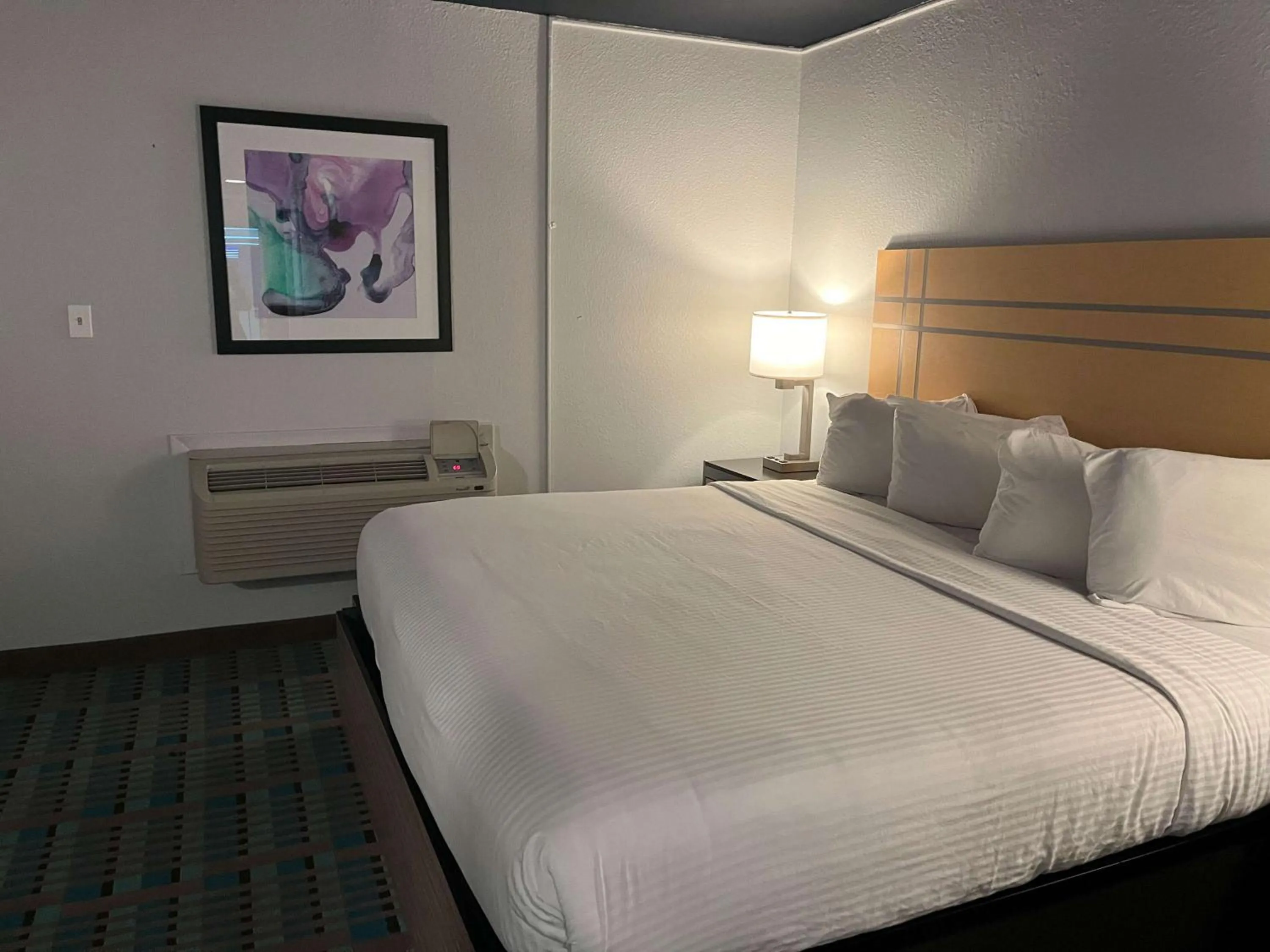 Photo of the whole room, Bed in Studio 6 Amarillo, TX West Medical Center