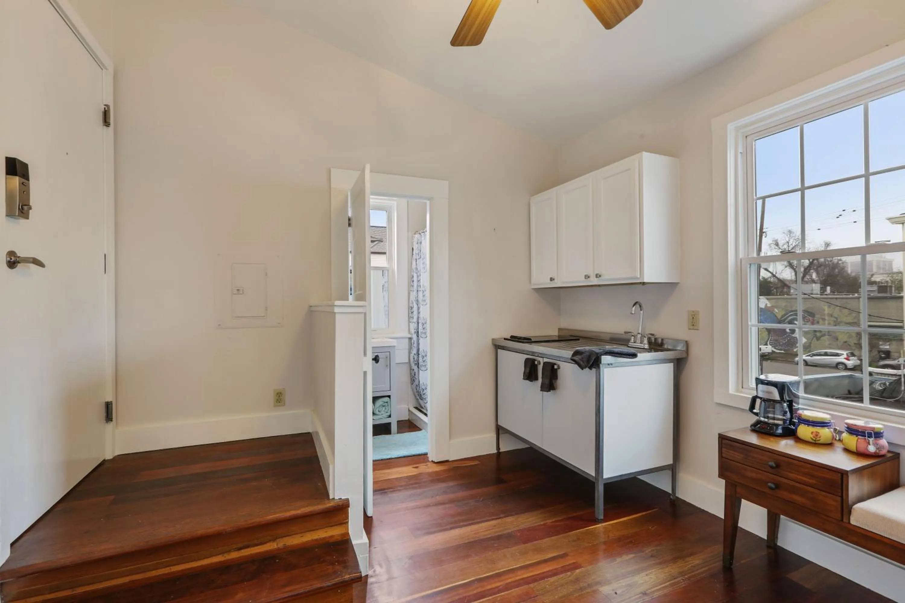 Kitchen or kitchenette in Freret Apartments near Streetcar & Tulane
