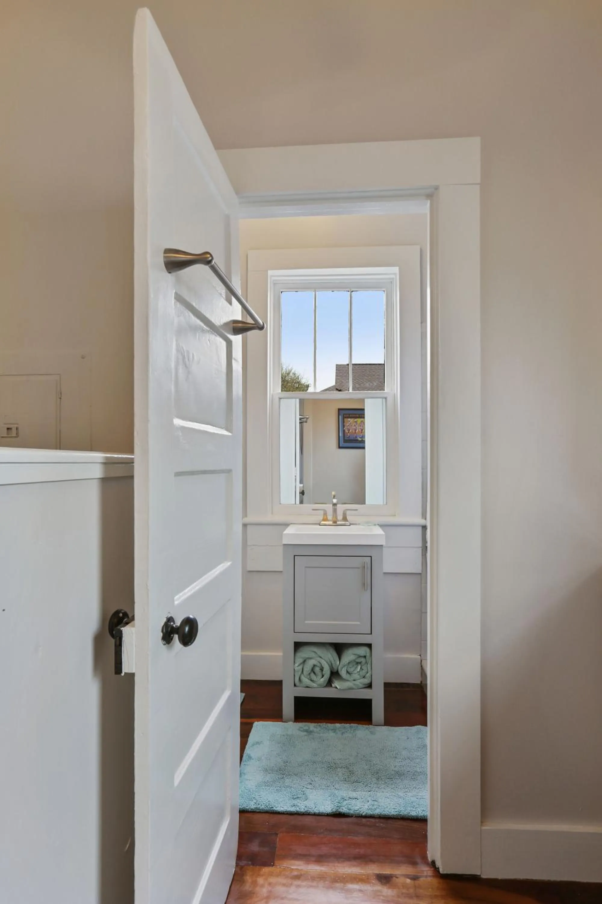 Bathroom in Freret Apartments near Streetcar & Tulane