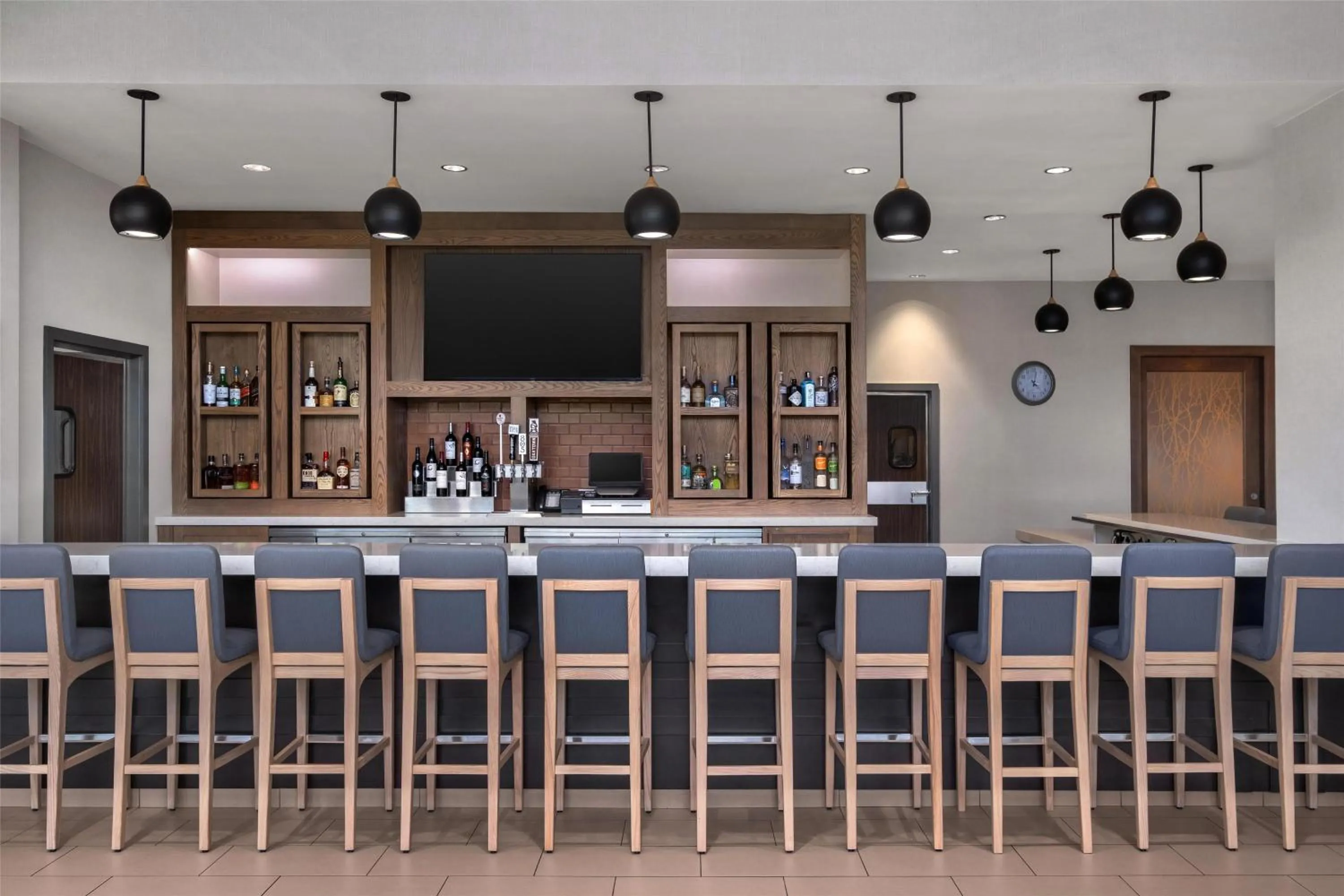 Lounge or bar in Hyatt House Emeryville