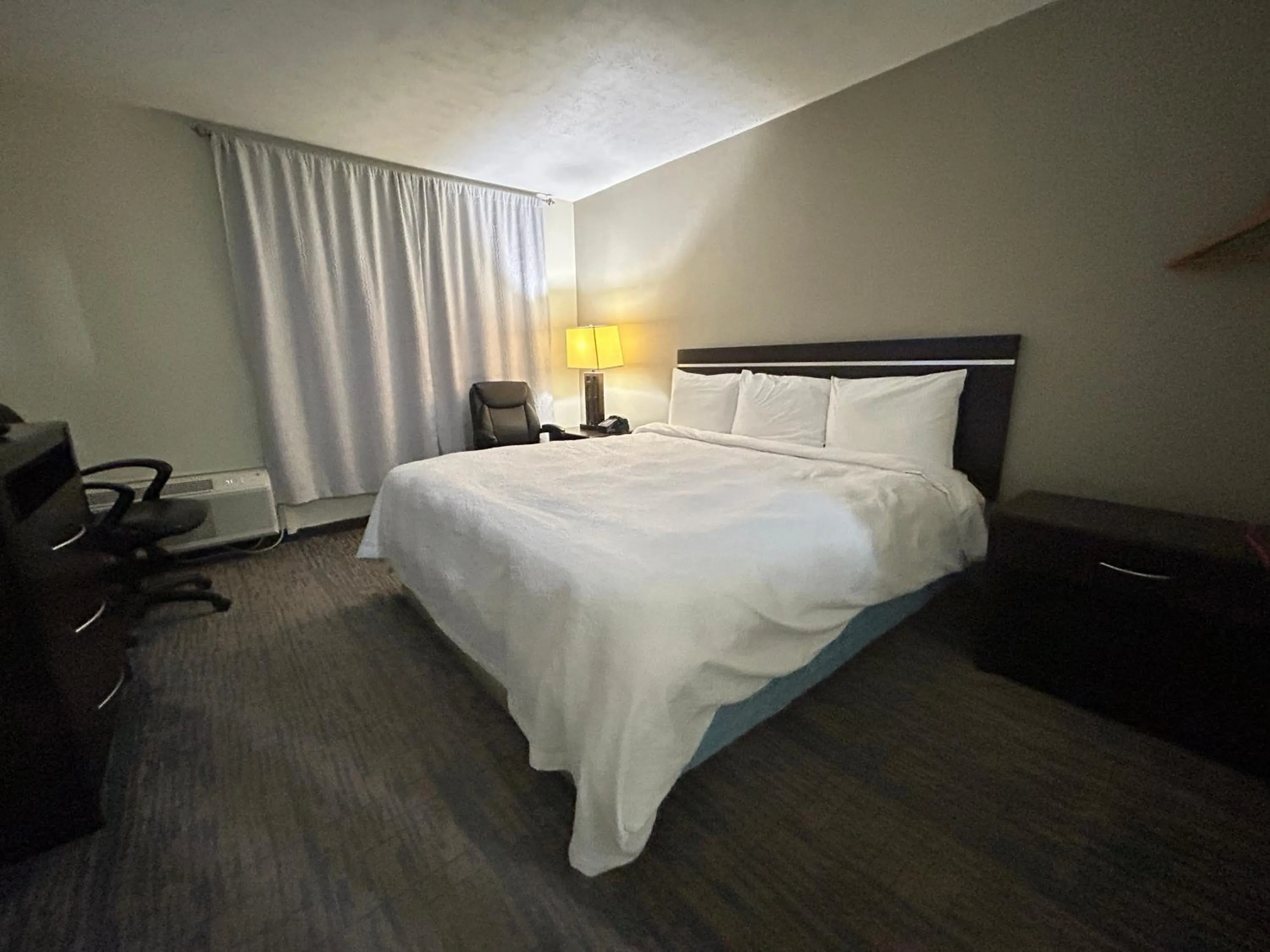 Bedroom, Bed in Gateaway Motel Broken Bow NE