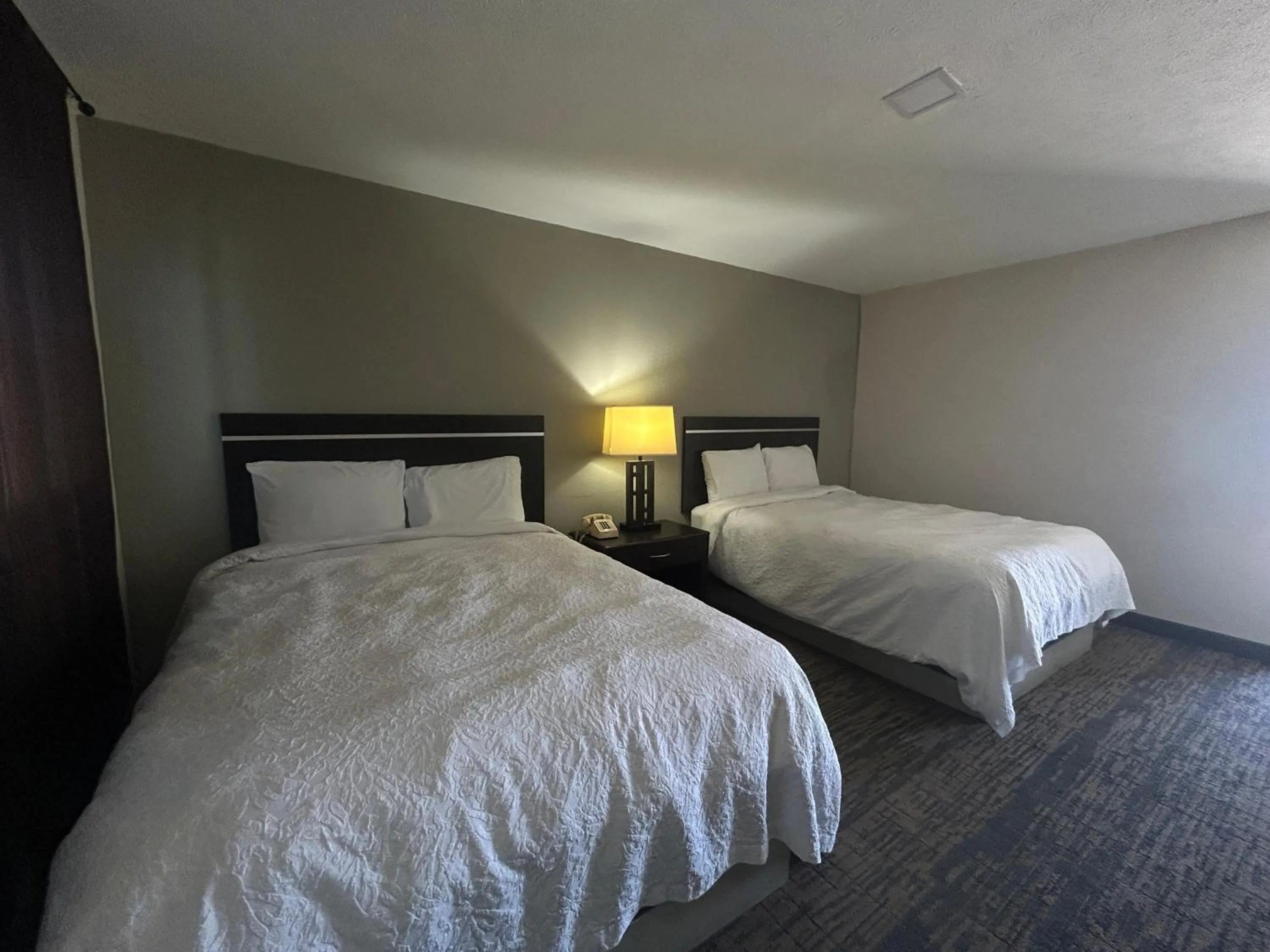Bedroom, Bed in Gateaway Motel Broken Bow NE
