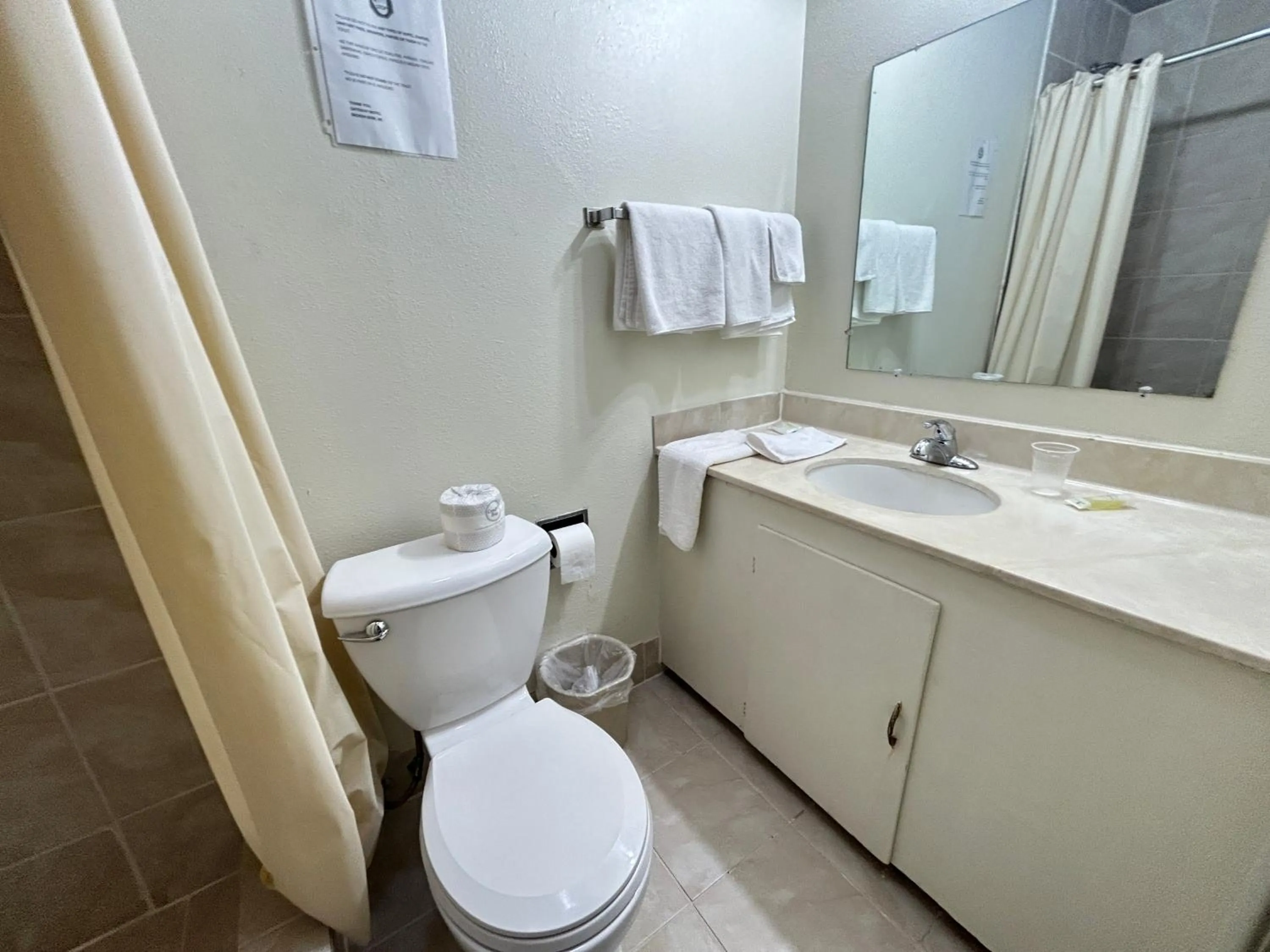 Bathroom in Gateaway Motel Broken Bow NE