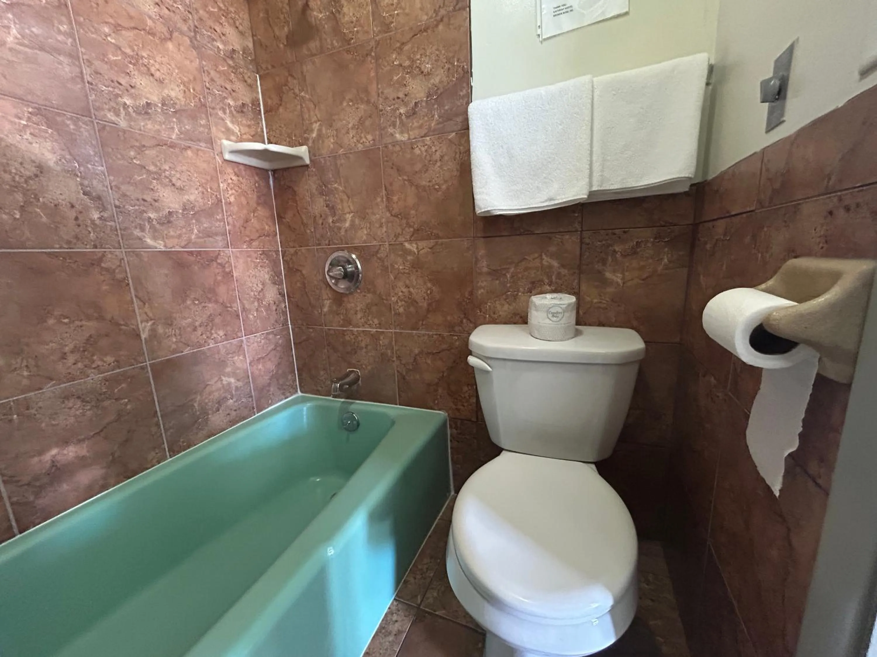 Bathroom in Gateaway Motel Broken Bow NE