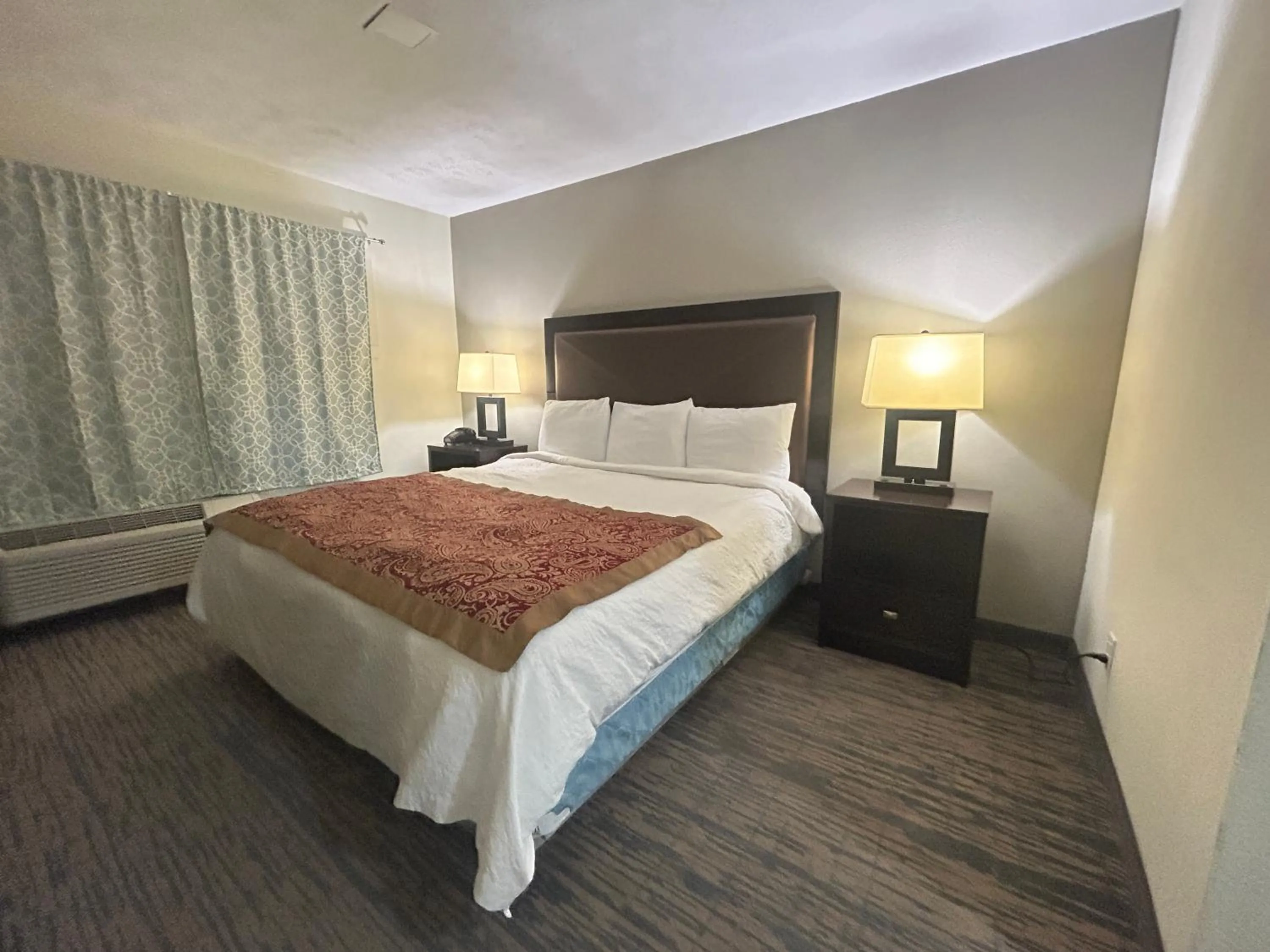 Bedroom, Bed in Gateaway Motel Broken Bow NE