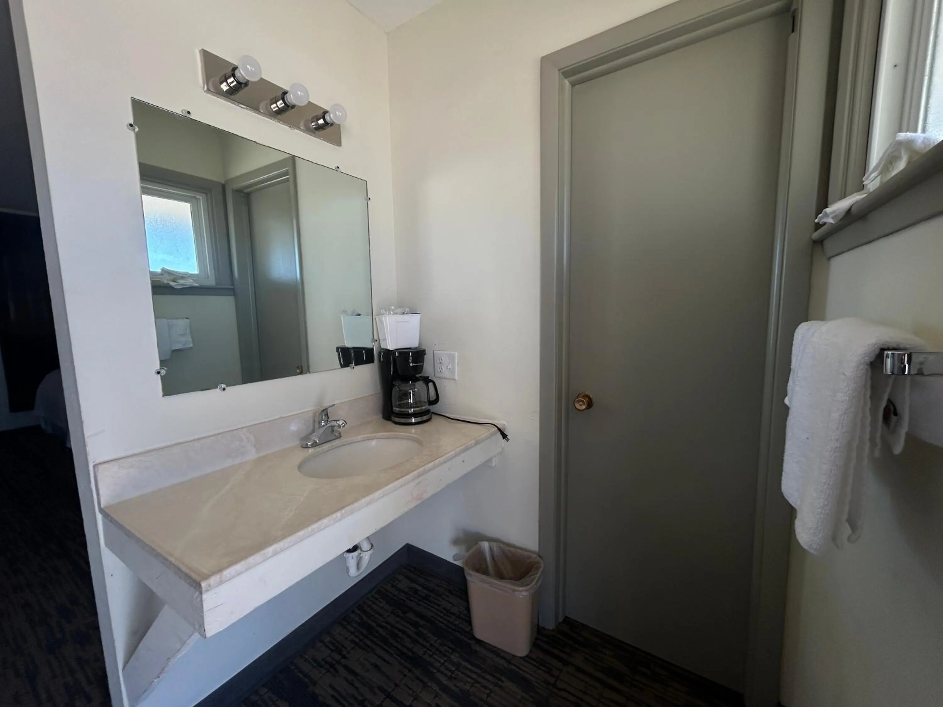 Bathroom in Gateaway Motel Broken Bow NE