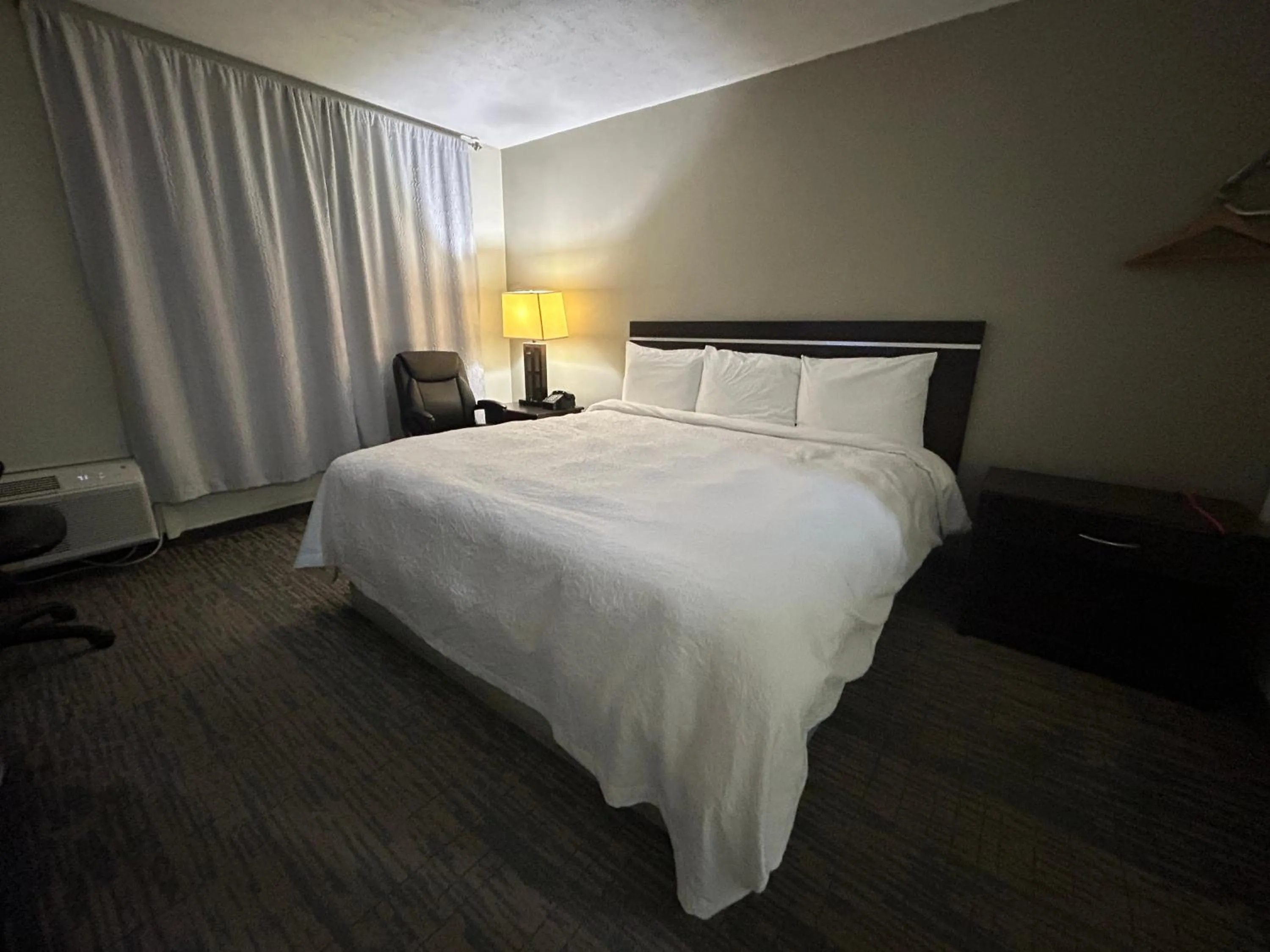 Bedroom, Bed in Gateaway Motel Broken Bow NE