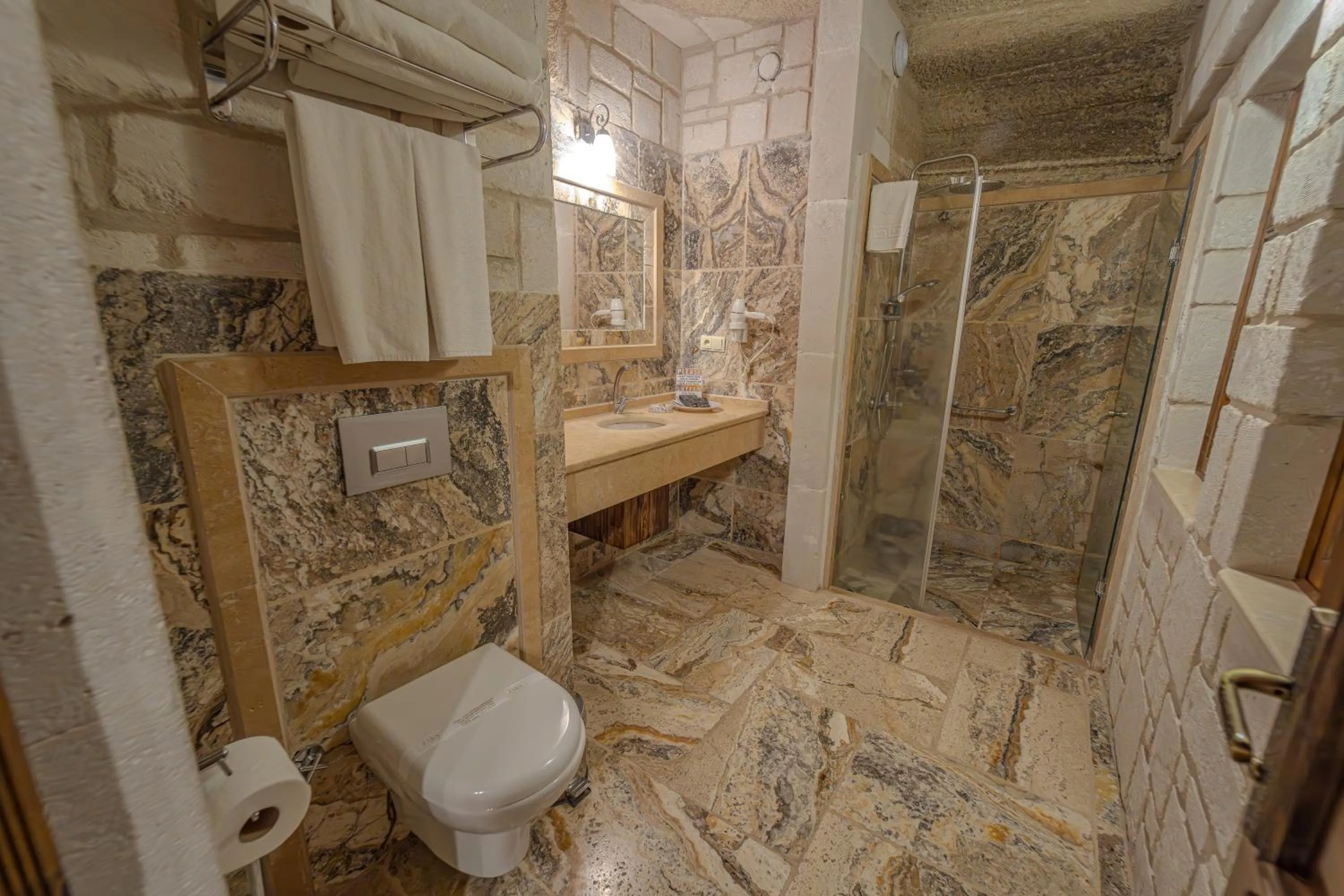 Toilet in Zara Cave Hotel