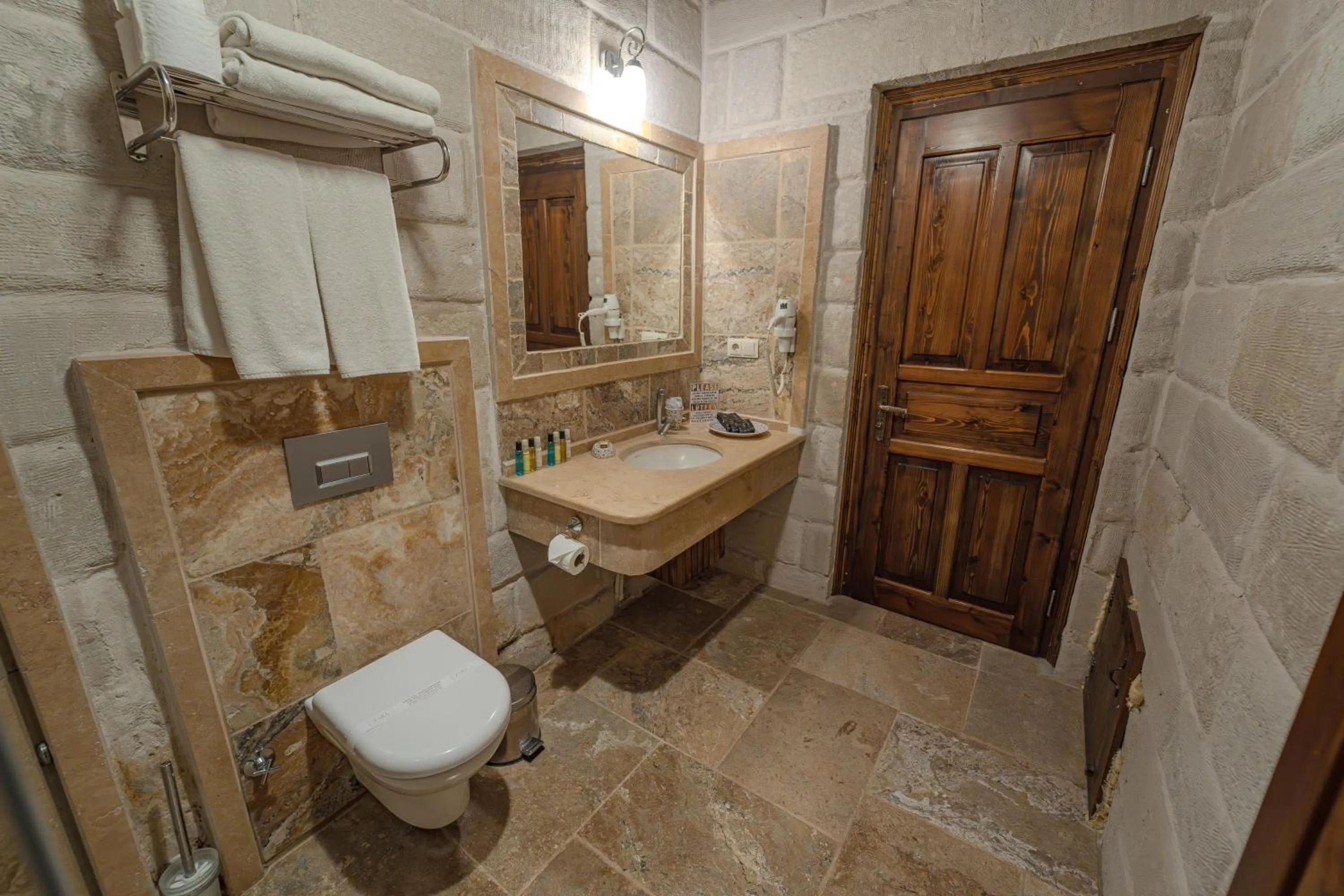 Toilet in Zara Cave Hotel