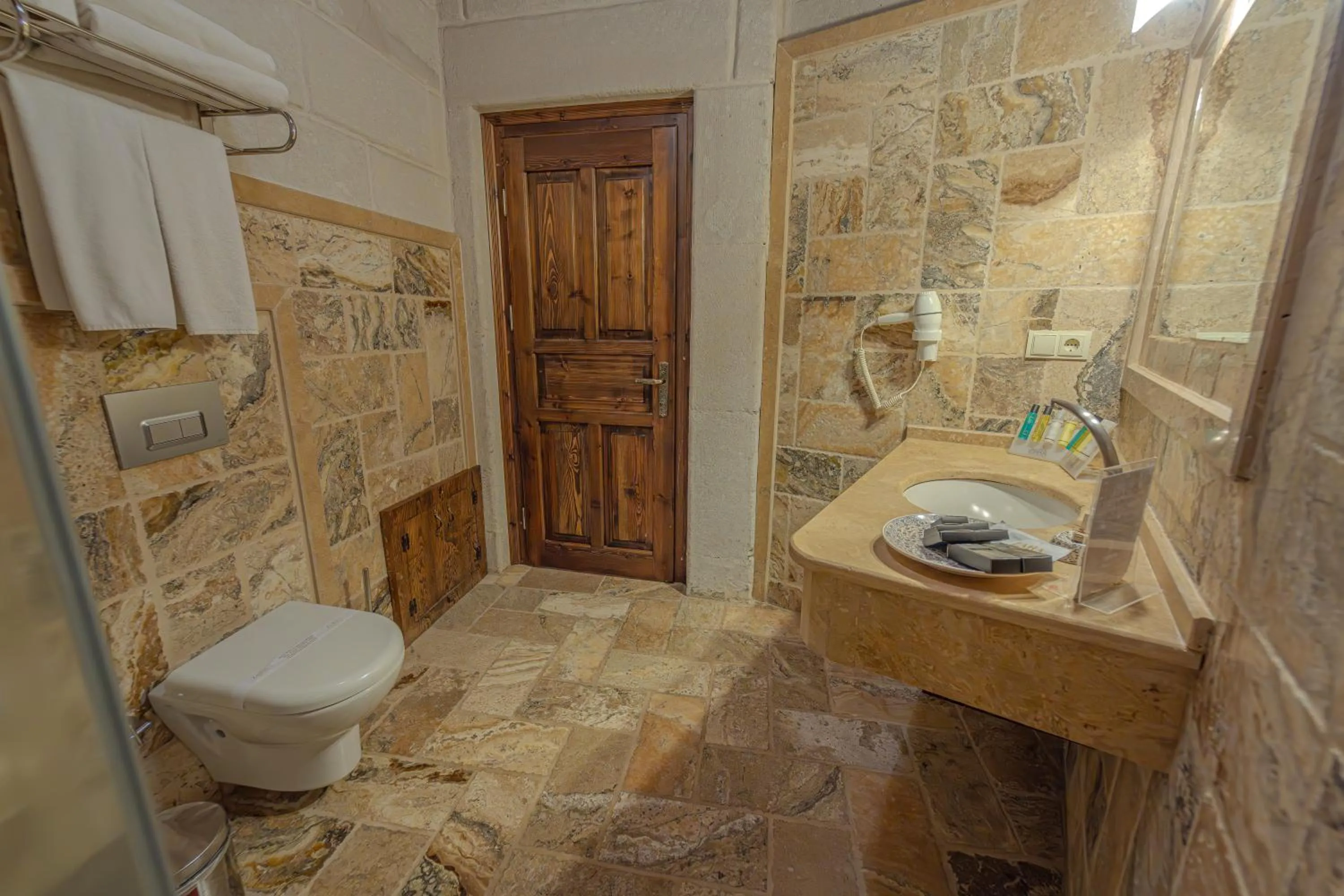 Toilet in Zara Cave Hotel