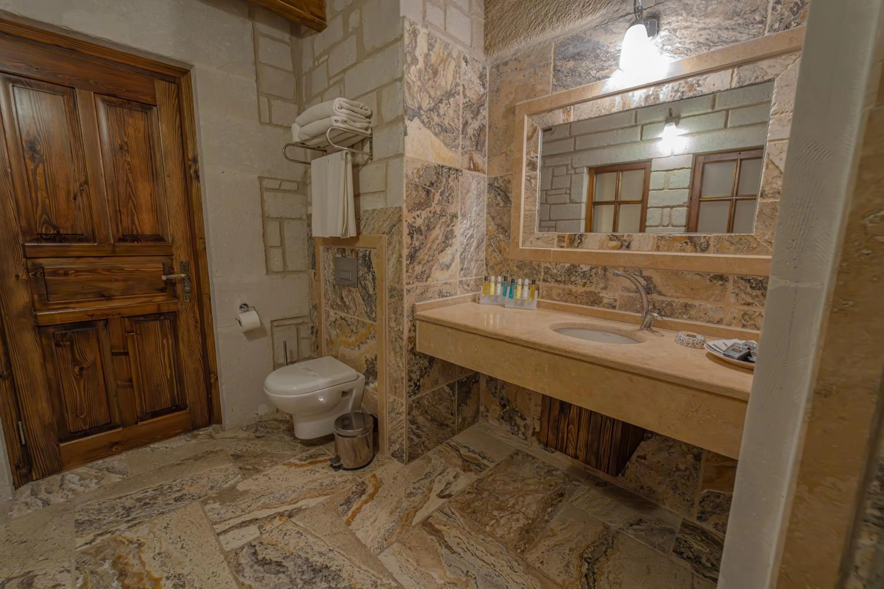 Toilet in Zara Cave Hotel