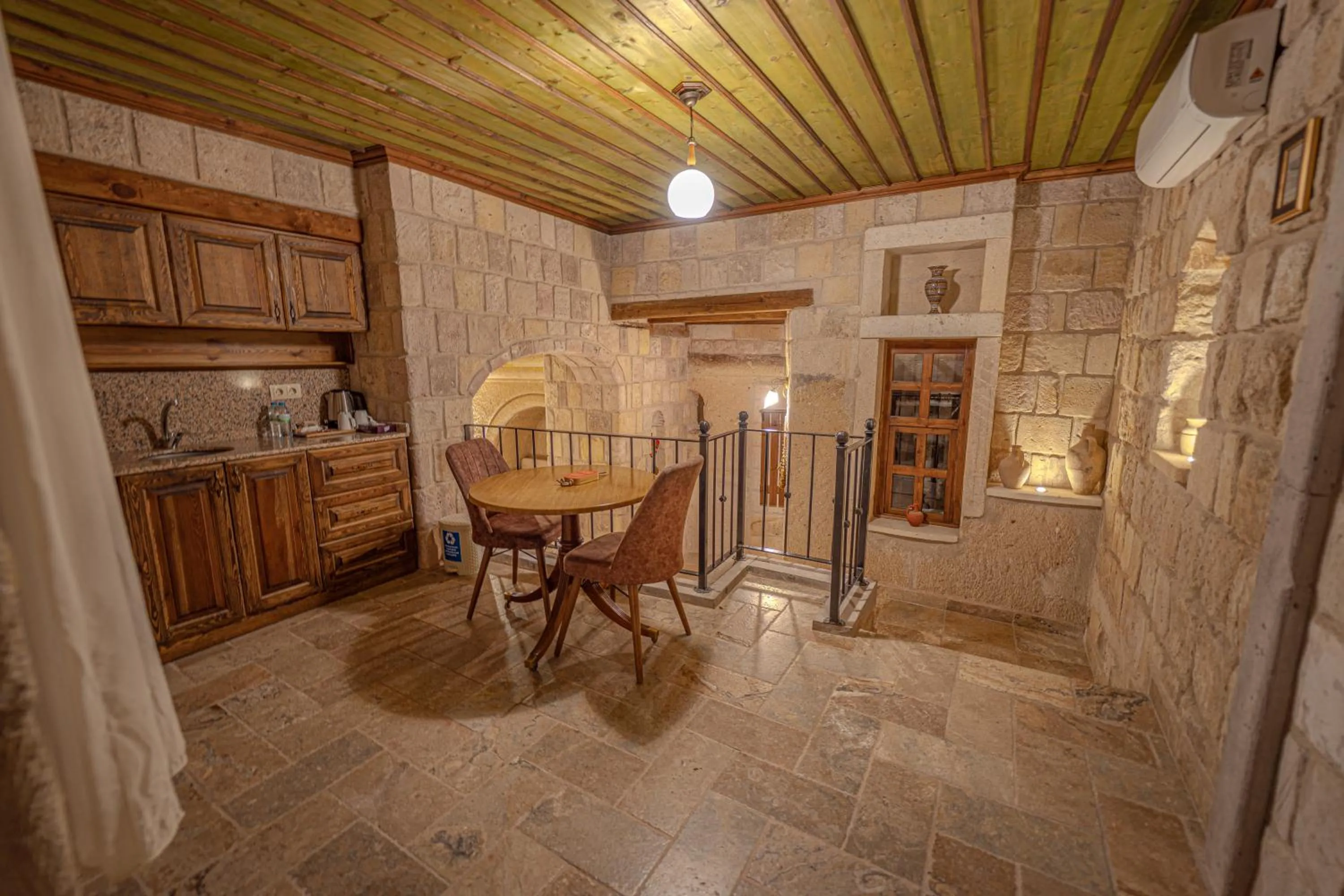 Kitchen or kitchenette in Zara Cave Hotel
